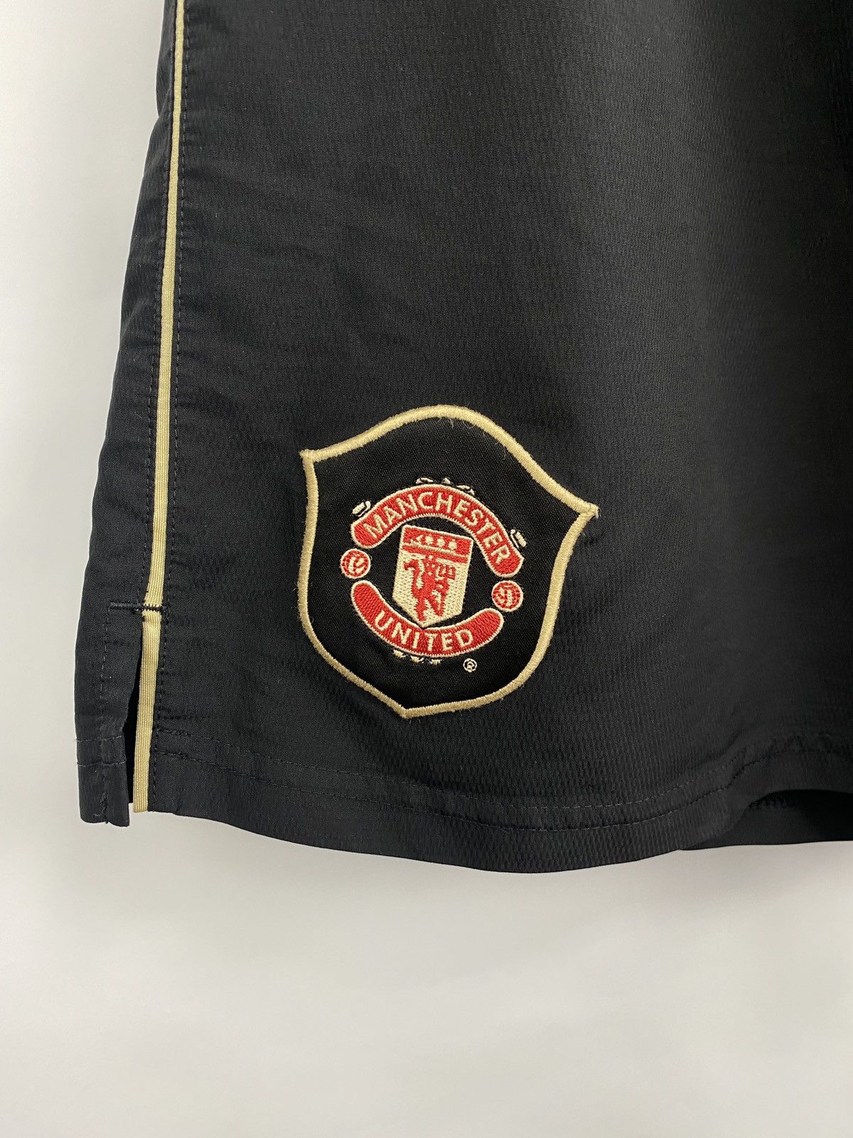 Nike Vintage 90s Nike Manchester United Soccer Shorts rare retro Size US 32 / EU 48 - 4 Thumbnail