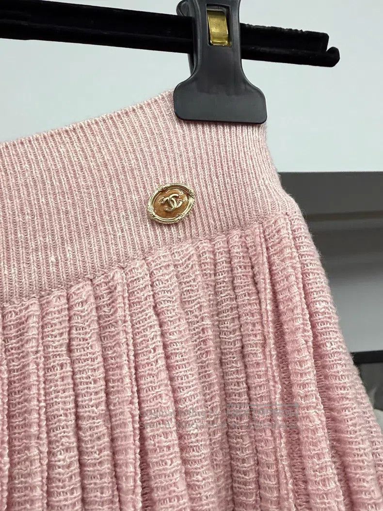 Chanel Chanel Pink pleated cashmere skirt Size 24" / US 00 / IT 34 - 2 Thumbnail