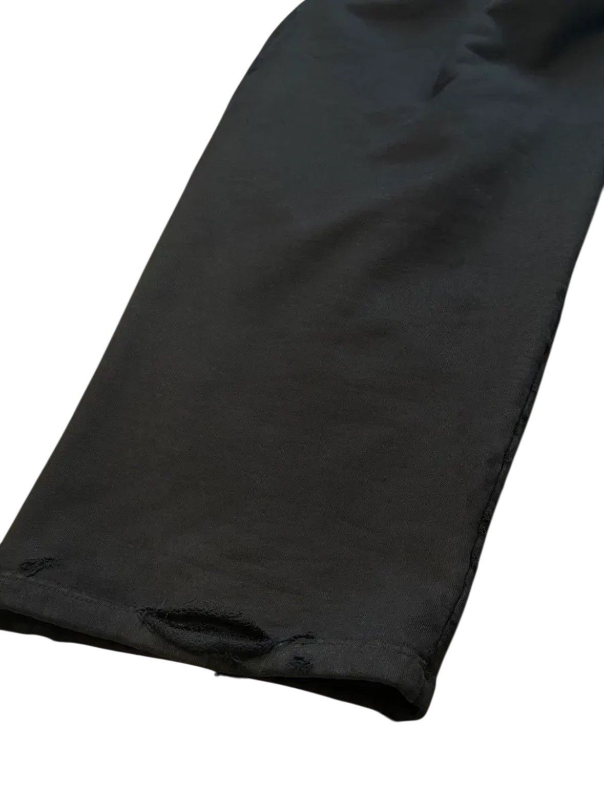 Balenciaga Balenciaga Distressed Baggy Sweatpants Size US 31 - 4 Thumbnail