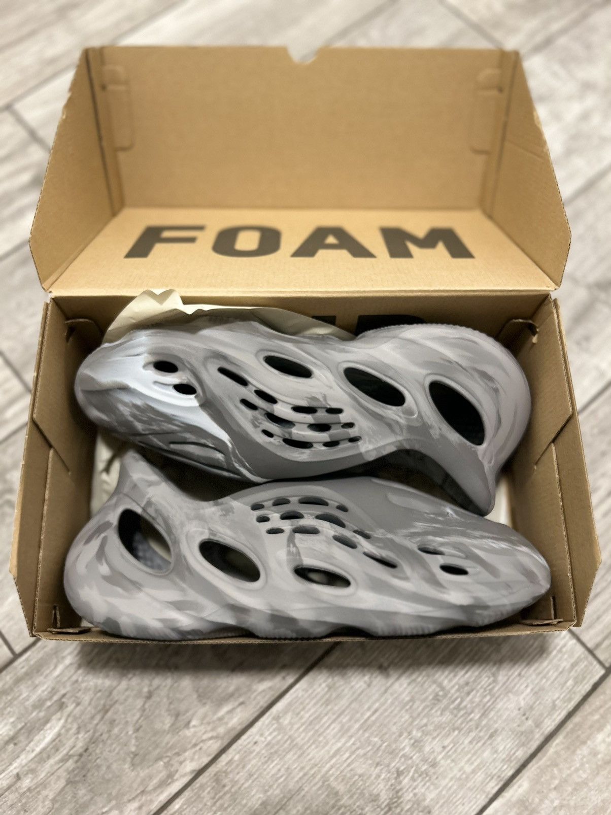 Yeezy yeezy foam rnr Size US 12 / EU 45 - 2 Thumbnail