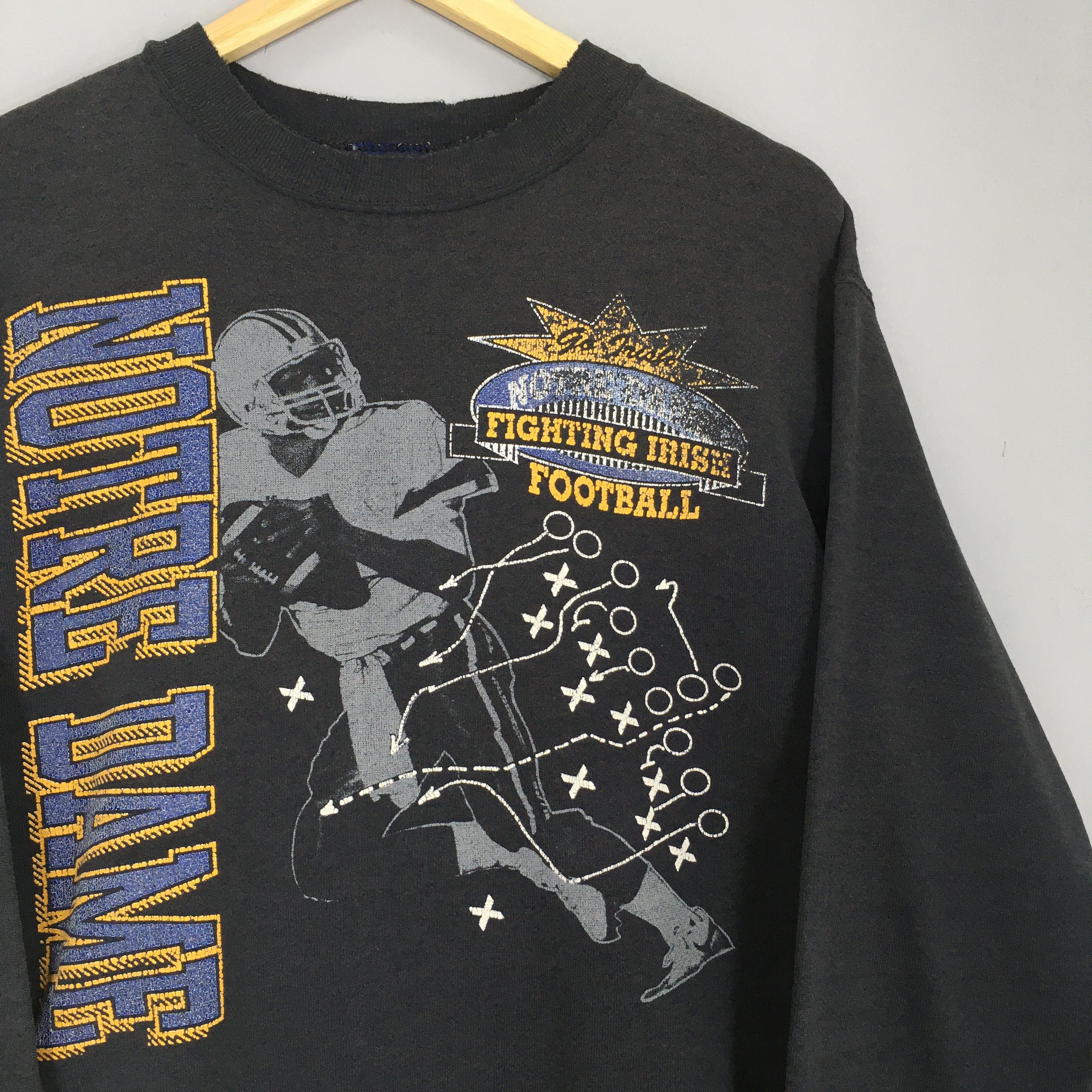 NCAA Vintage Distressed Notre Dame Fighting Irish Sweatshirt Size US M / EU 48-50 / 2 - 2 Thumbnail