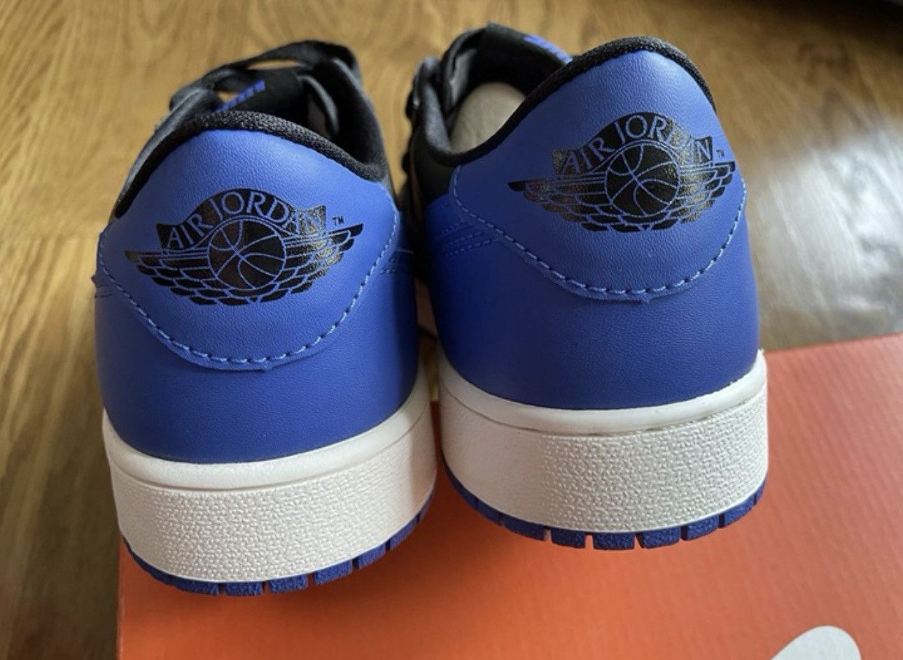 Jordan Brand 2016 6Y1 Retro Low Royal Blue (GS) OG Size US 6 / EU 39 - 7 Thumbnail
