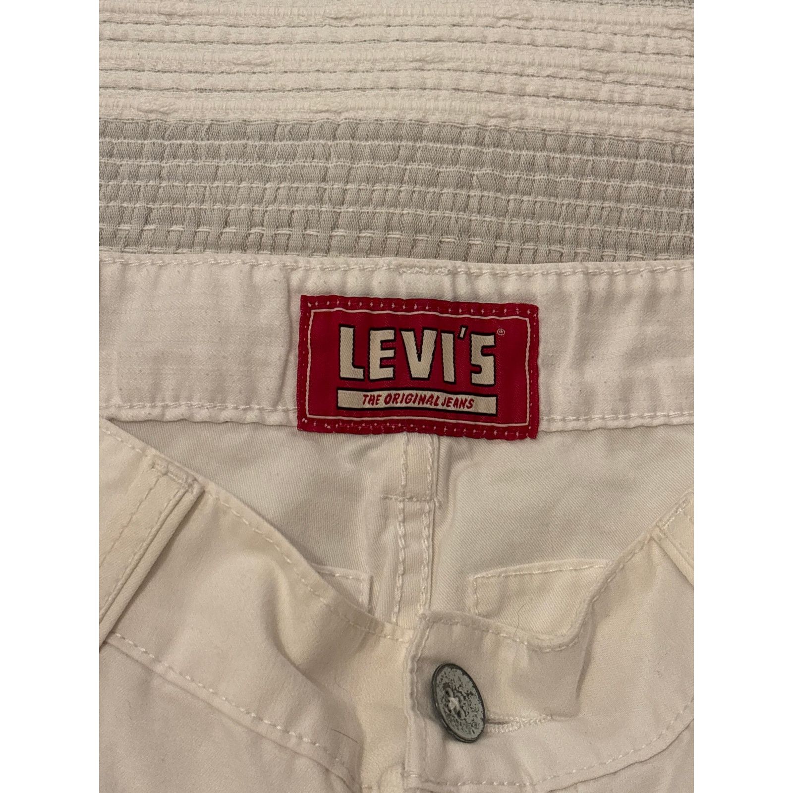Levi's Levi’s White Cargo Shorts Size US 31 - 2 Thumbnail
