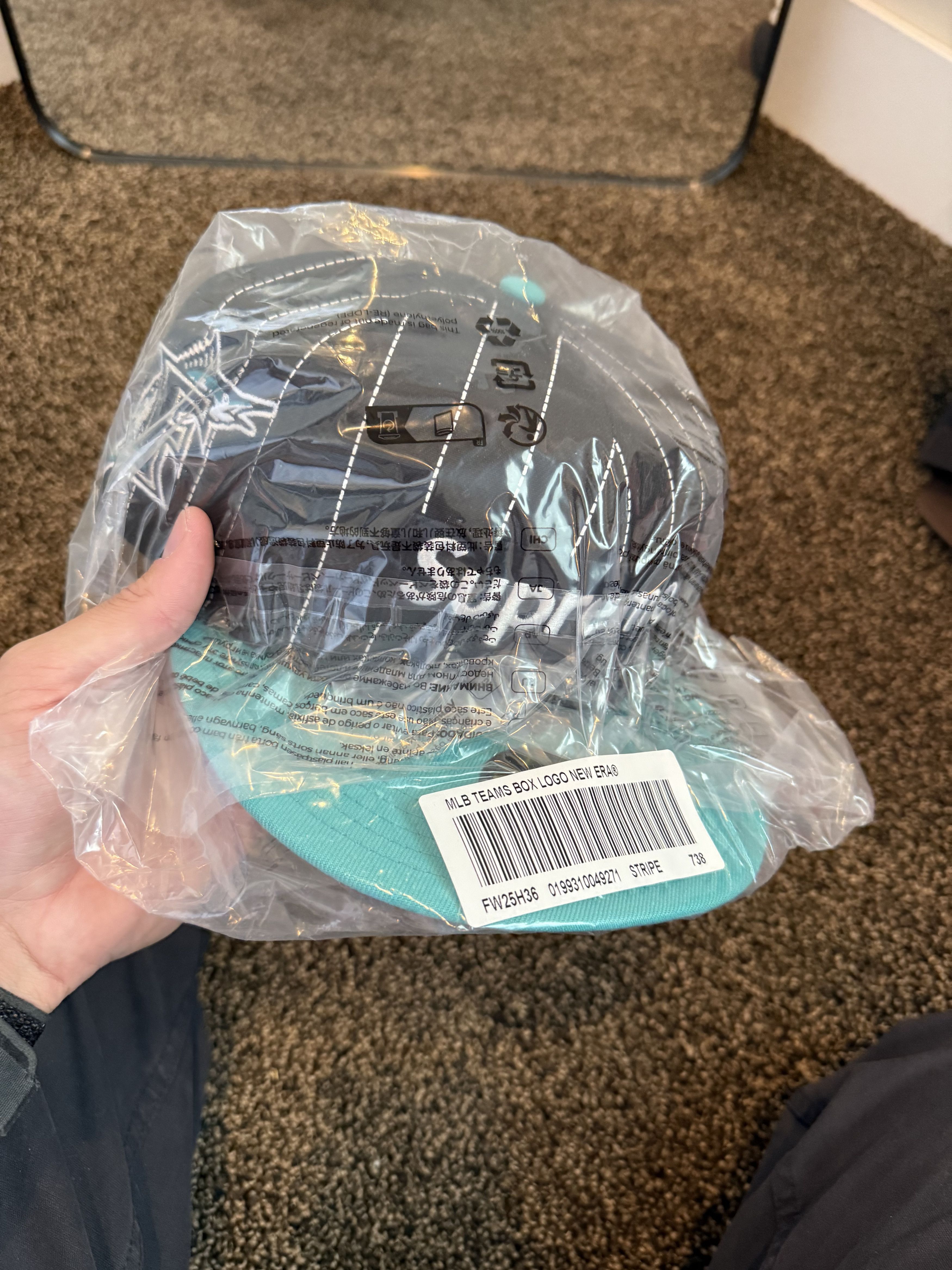 Supreme Supreme Box Logo New Era "Pinstripe" Florida Marlins 7 3/4 Size ONE SIZE - 2 Thumbnail