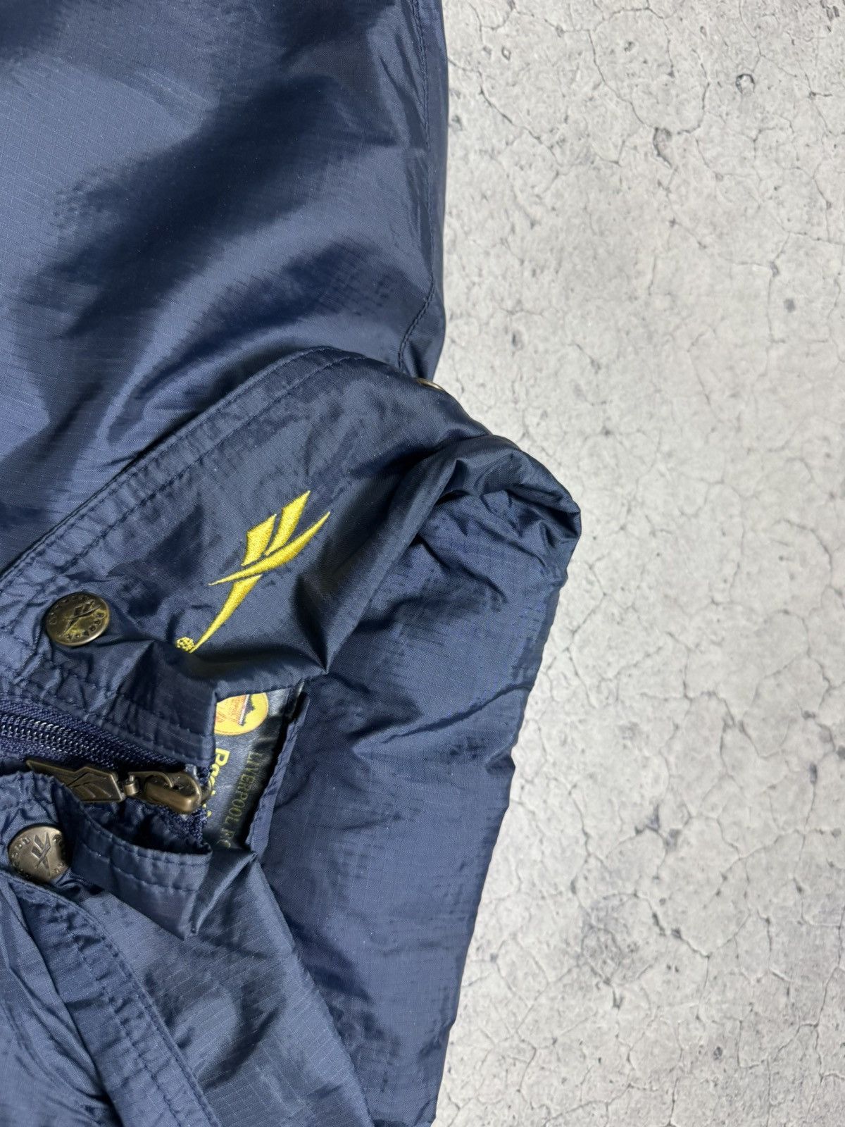 Reebok Reebok FC Liverpool Nylon Jacket Vintage 90s Rare Carlsberg Size US S / EU 44-46 / 1 - 8 Thumbnail