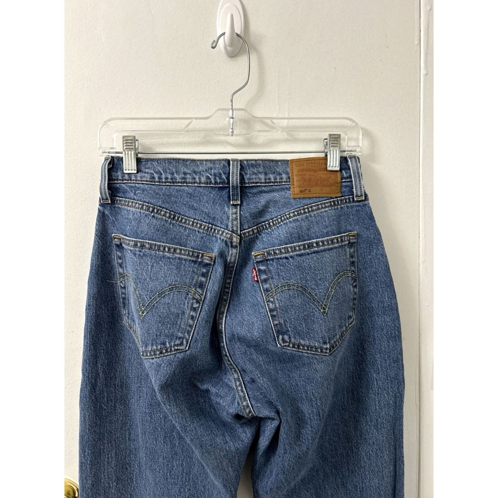Vintage Levi Strauss 501 Curve Jeans Womens 27x32 Blue Wash High Rise Straight Leg Slim Regular 5-Pocket Denim Button Fly NWT Vintage No N/A Size 27" / US 4 / IT 40 - 6 Thumbnail