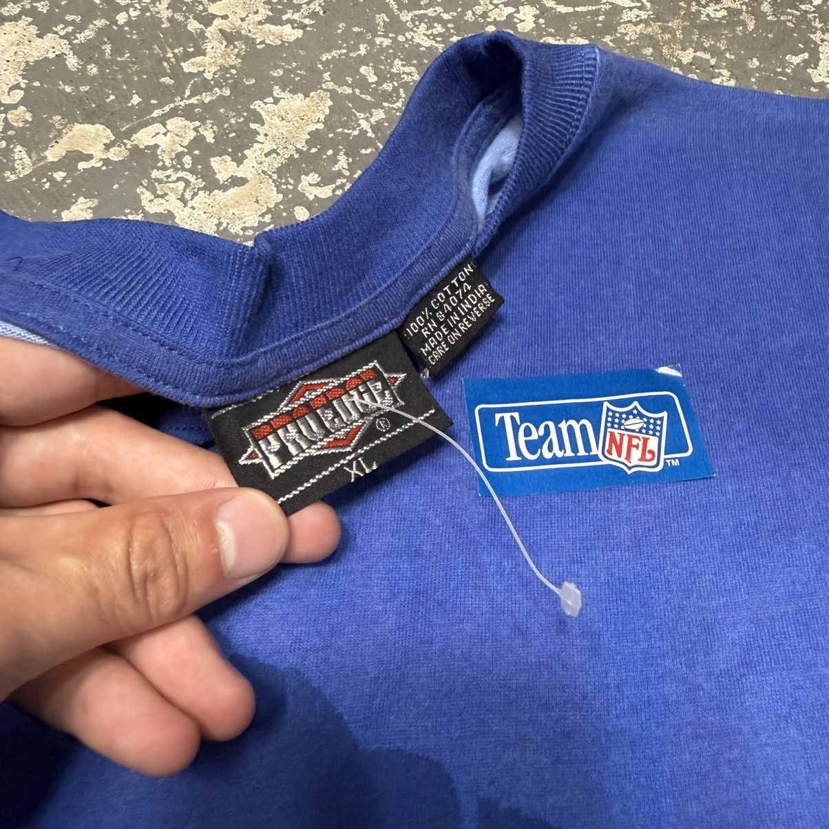 Other Vintage Buffalo Bills Fitness Gear 1995 NFL Blue Tshirt Size US XL / EU 56 / 4 - 4 Thumbnail