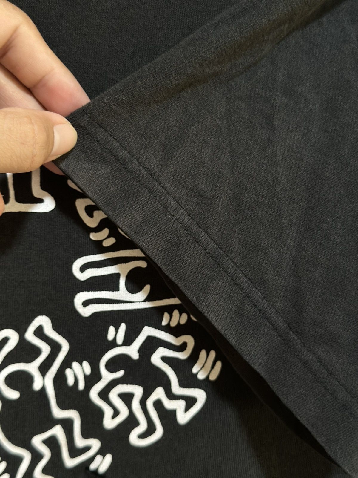 Keith Haring Thrashed Vintage Keith Haring Sun Faded Tee Size US L / EU 52-54 / 3 - 4 Thumbnail