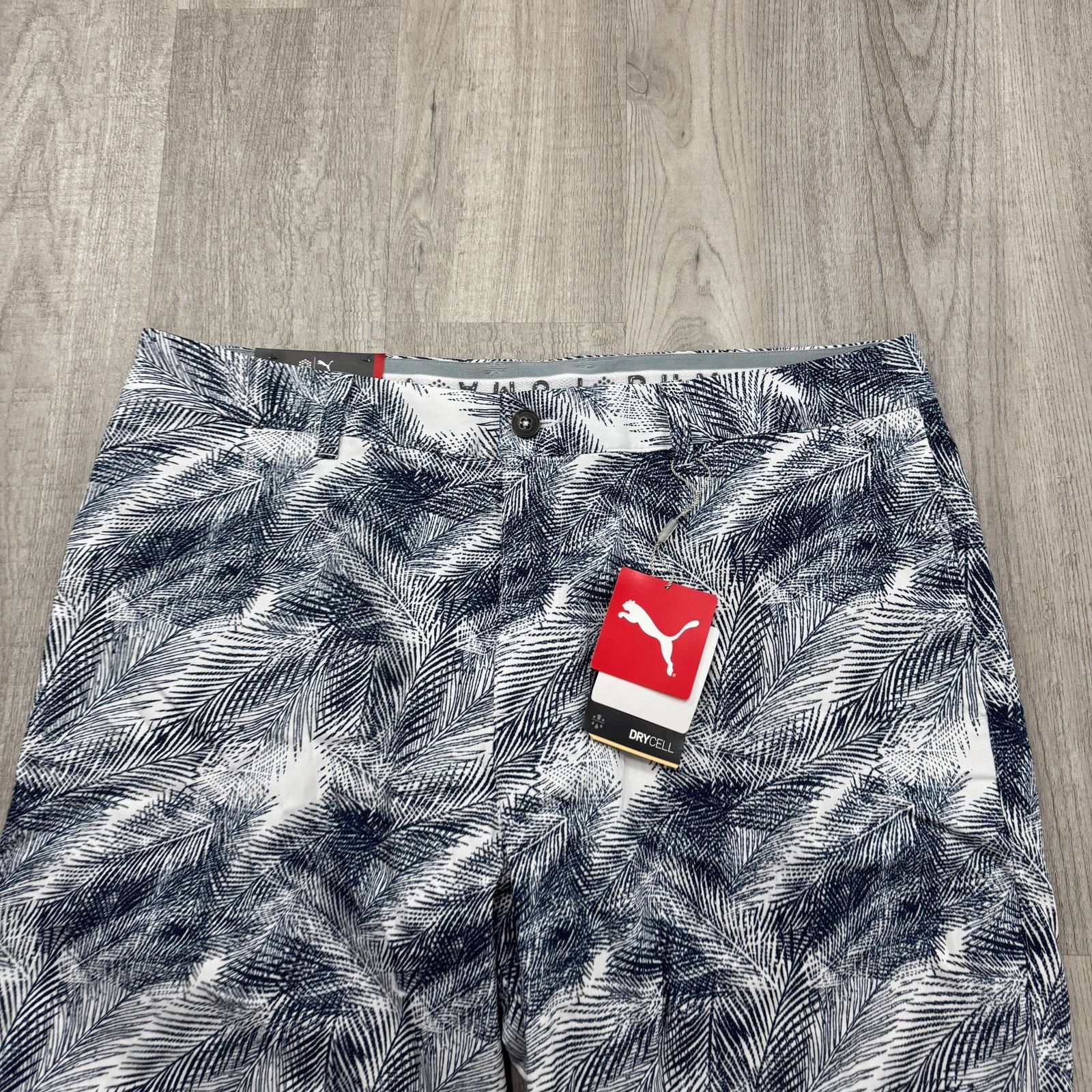 Puma NWT Puma Shorts Men's 38 Blue White Palms Dark TC11422 Size US 38 / EU 54 - 2 Thumbnail