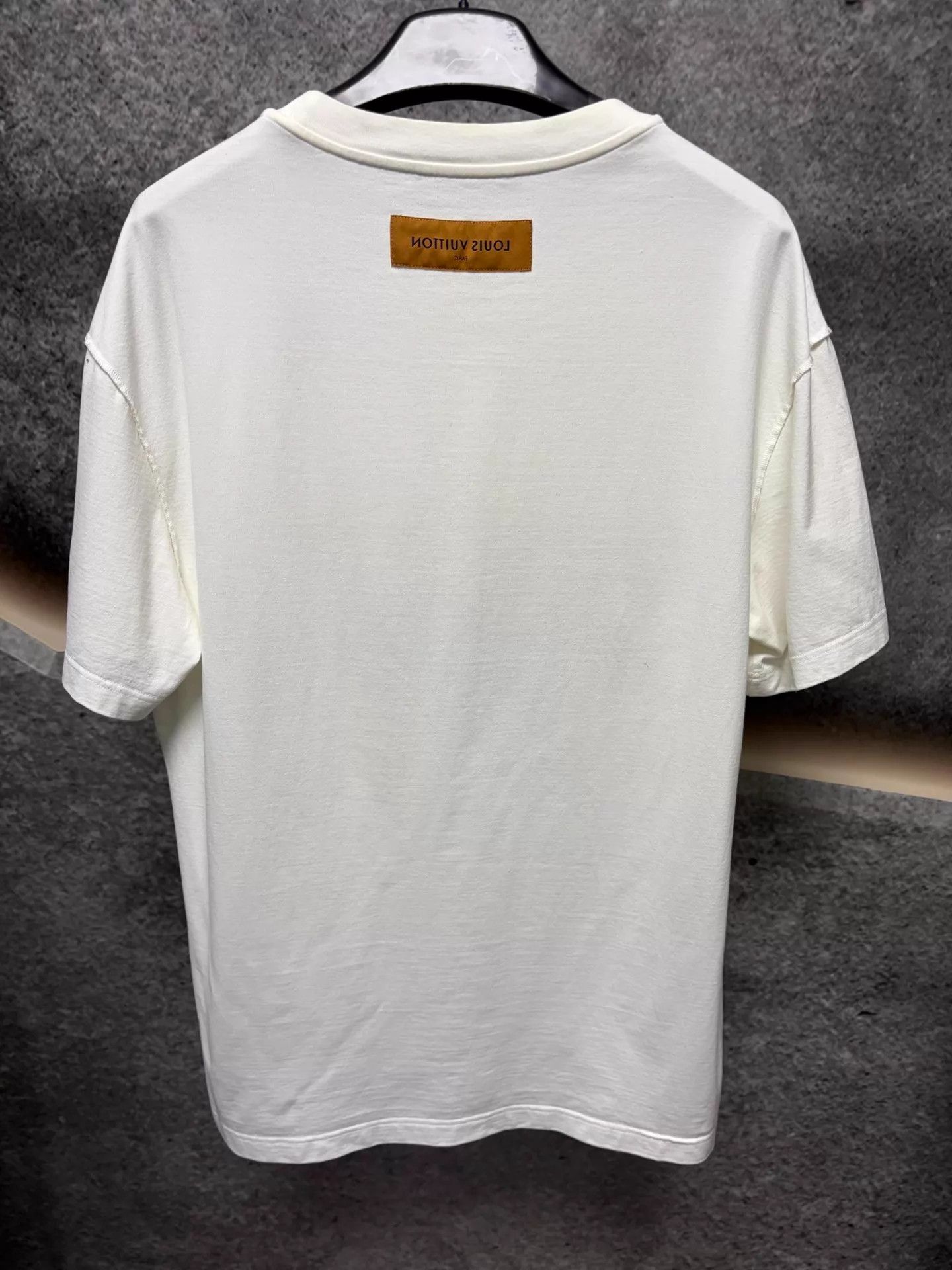 Louis Vuitton LV Signature Short Sleeve T-Shirt XL White Size US XL / EU 56 / 4 - 2 Thumbnail