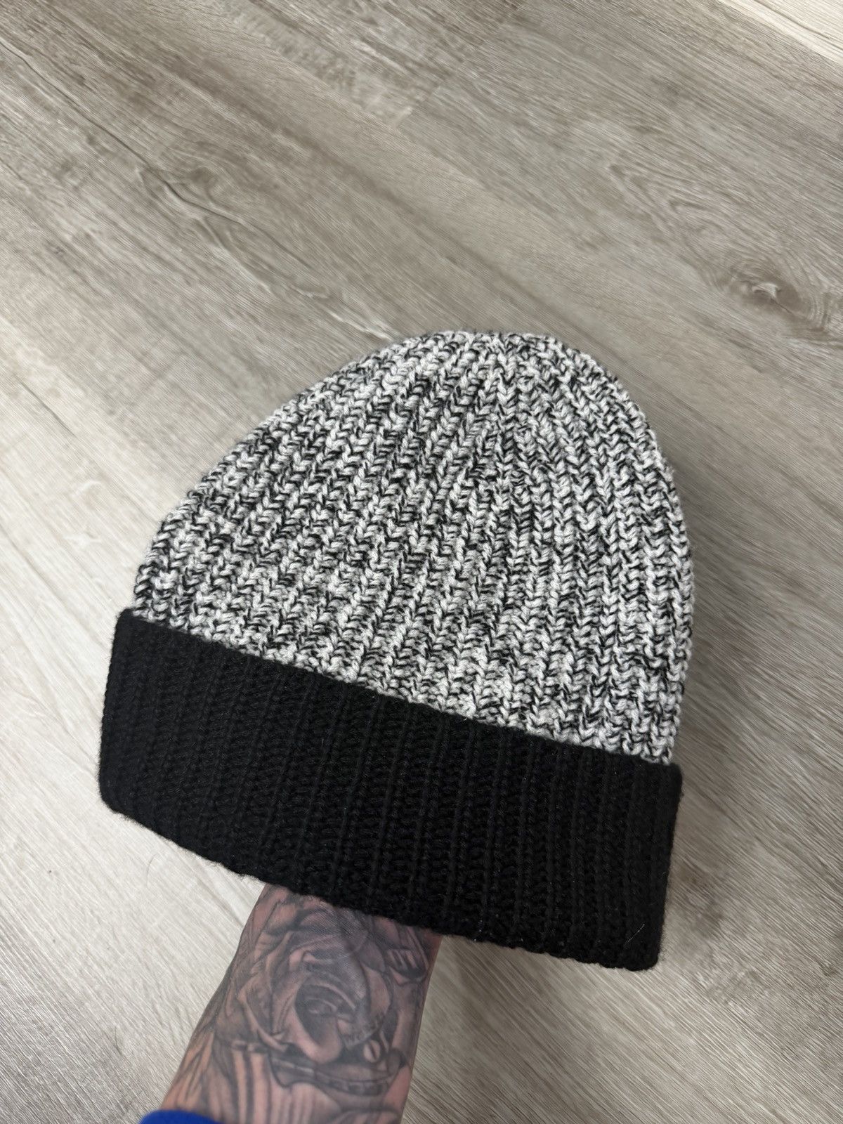 Chanel Chanel Cashmere Beanie Black/White Size ONE SIZE - 4 Thumbnail