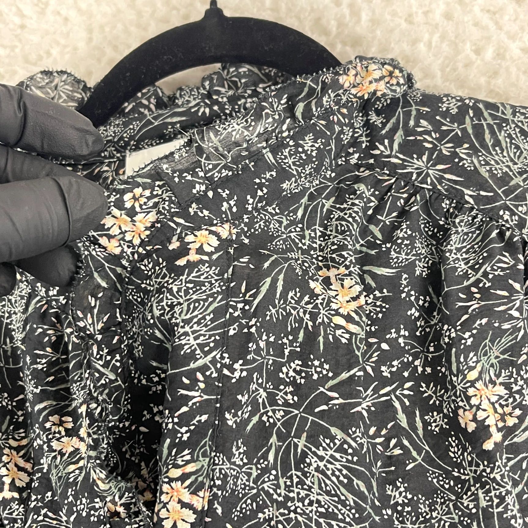 ASTR The Label ASTR The Label Button-Up Shirt Womens Large Black Floral Long Sleeve Ruffle Size L / US 10 / IT 46 - 4 Thumbnail