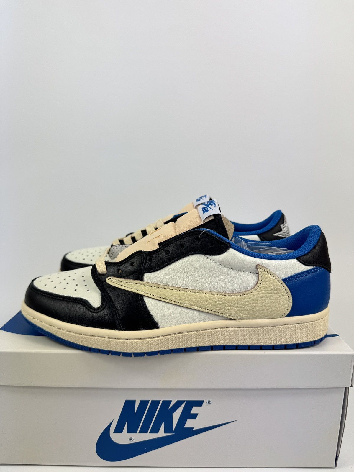 Nike × Travis Scott JORDAN 1 RETRO LOW FRAGMENT X TRAVIS SCOTT SNEAKERS Size US 8 / EU 41 - 4 Thumbnail