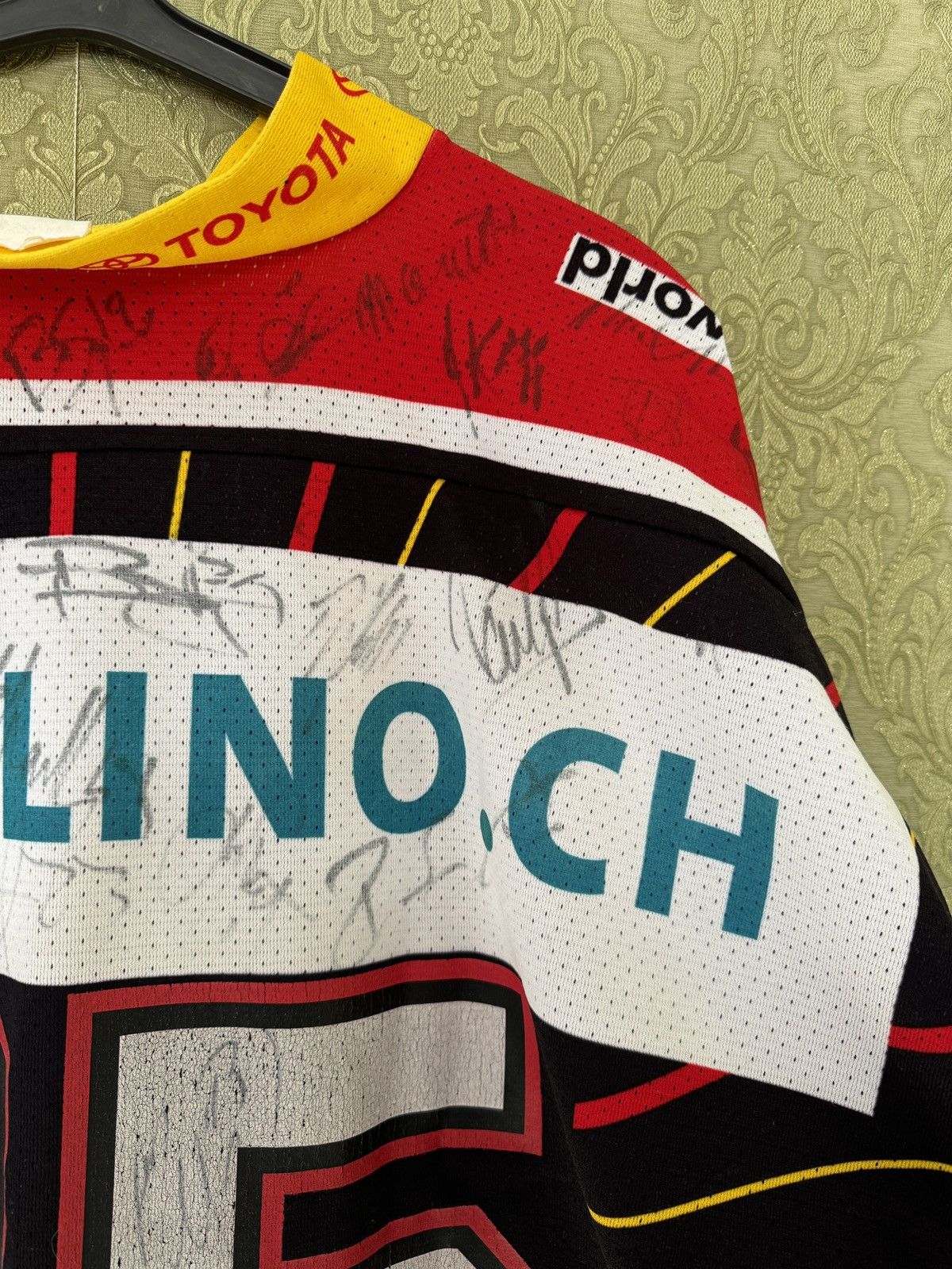 Vintage Vintage SCL Tigers retro Ice Hockey Jersey with autographs Size US XL / EU 56 / 4 - 9 Thumbnail