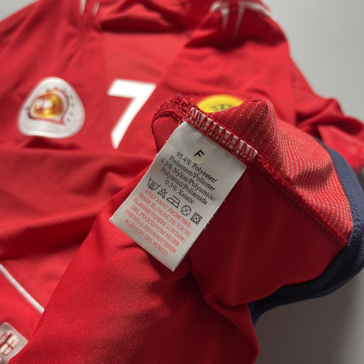 Umbro ENGLAND UMBRO 2004 EURO FOOTBALL AWAY JERSEY #7 BECKHAM Size US XL / EU 56 / 4 - 12 Thumbnail