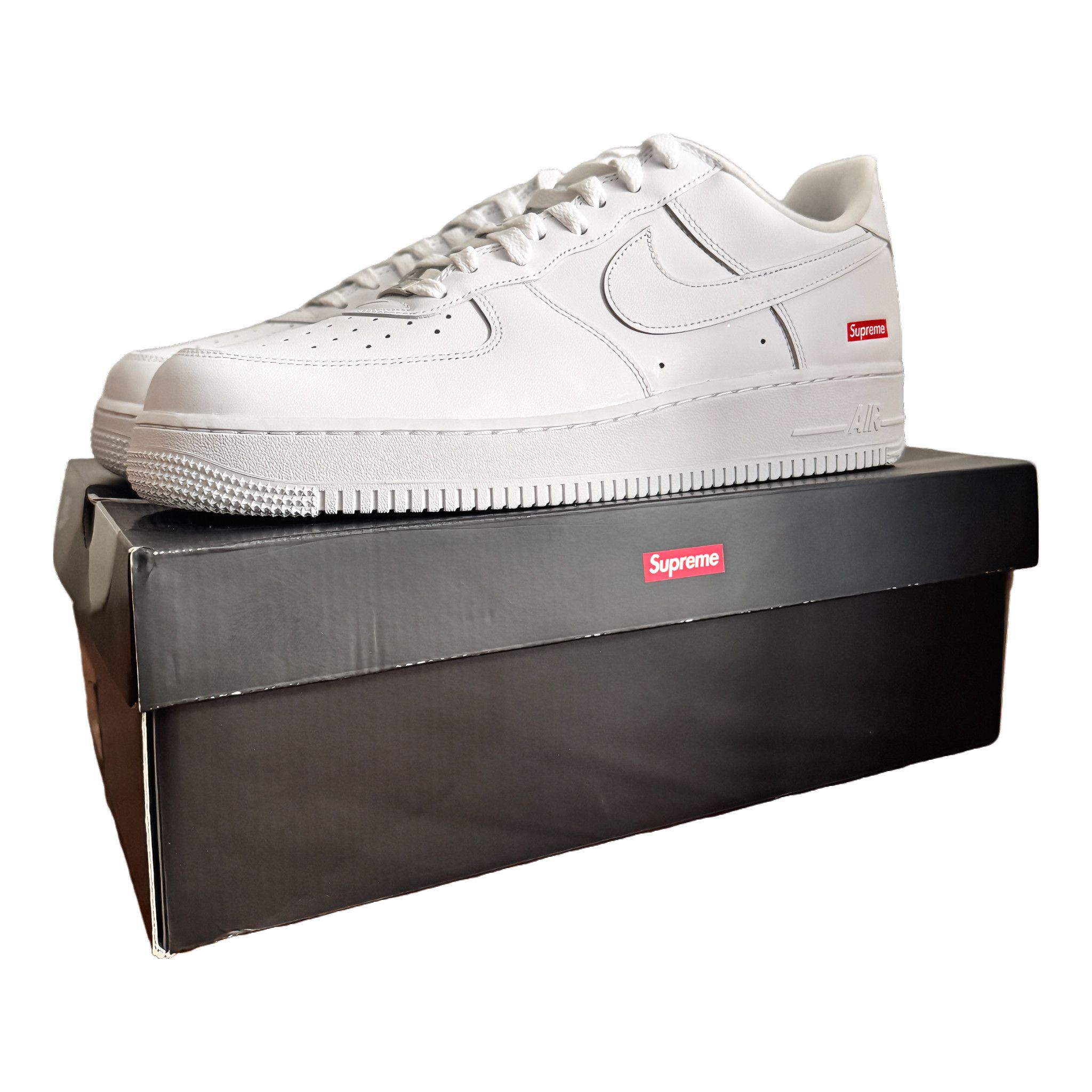 Nike × Supreme Nike x Supreme Air Force 1 Low Size US 11 / EU 44 - 1 Thumbnail