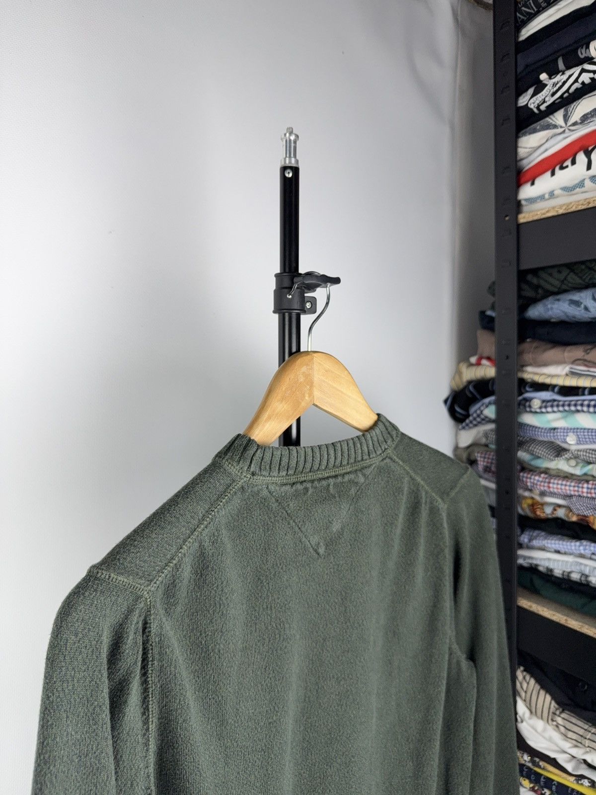 Tommy Hilfiger × Vintage Vintage washed faded Tommy Hilfiger Big Logo Sweater Size US XS / EU 42 / 0 - 6 Thumbnail