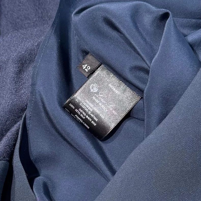 Loro Piana LORO PIANA She is wearing a cashmere dress Size M / US 6-8 / IT 42-44 - 4 Thumbnail