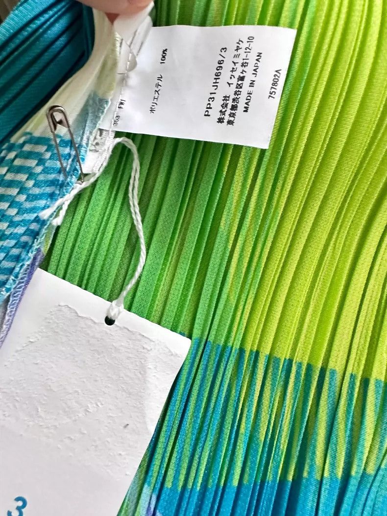 Issey Miyake Issey Miyake size:3 Green and purple pleated dress Size S / US 4 / IT 40 - 3 Thumbnail