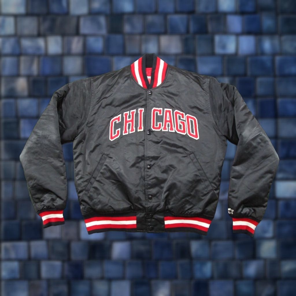 VINTAGE Starter Chicago Bulls Men’s Size M Black 90s Satin Jacket Snap Up Read