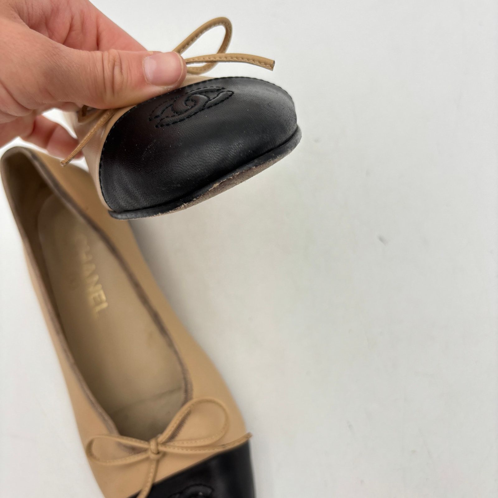 Chanel Chanel Leather CC Logo Cap Toe Boe Ballet Flats Women's 38C Size US 8 / IT 38 - 13 Thumbnail