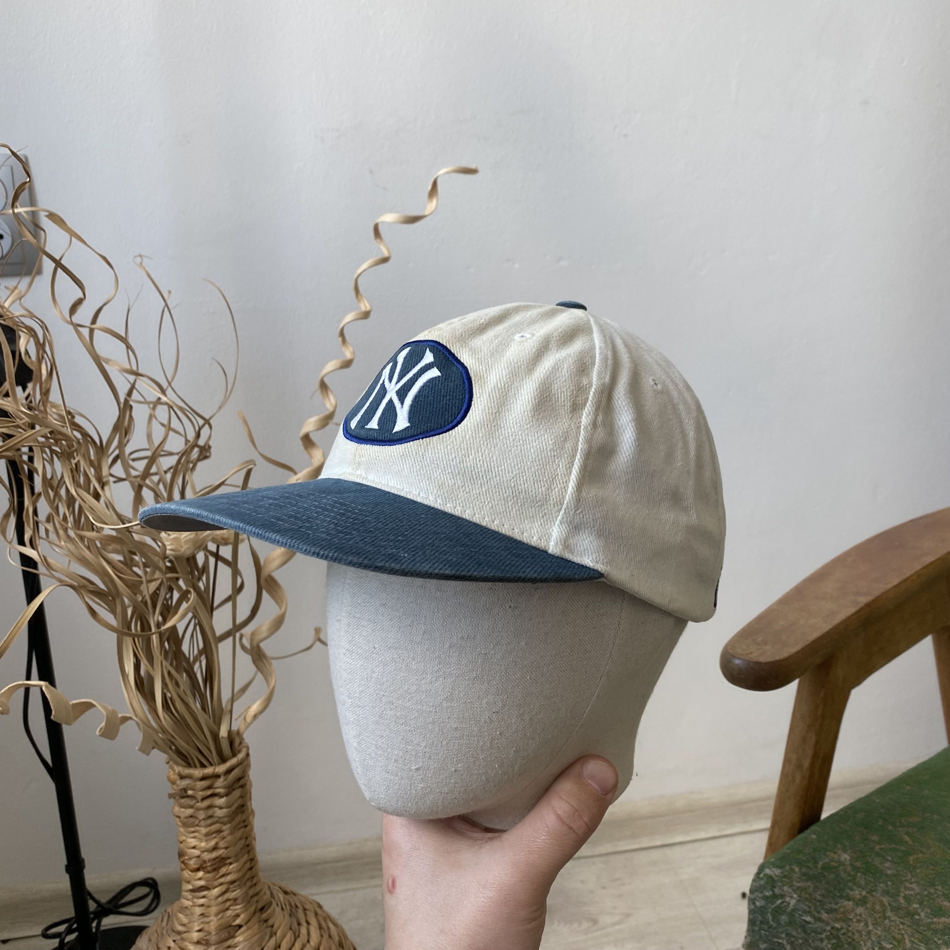 New York Yankees ⚾️ Vintage 90s Faded New York Yankees cap Dad hat Size ONE SIZE - 1 Thumbnail