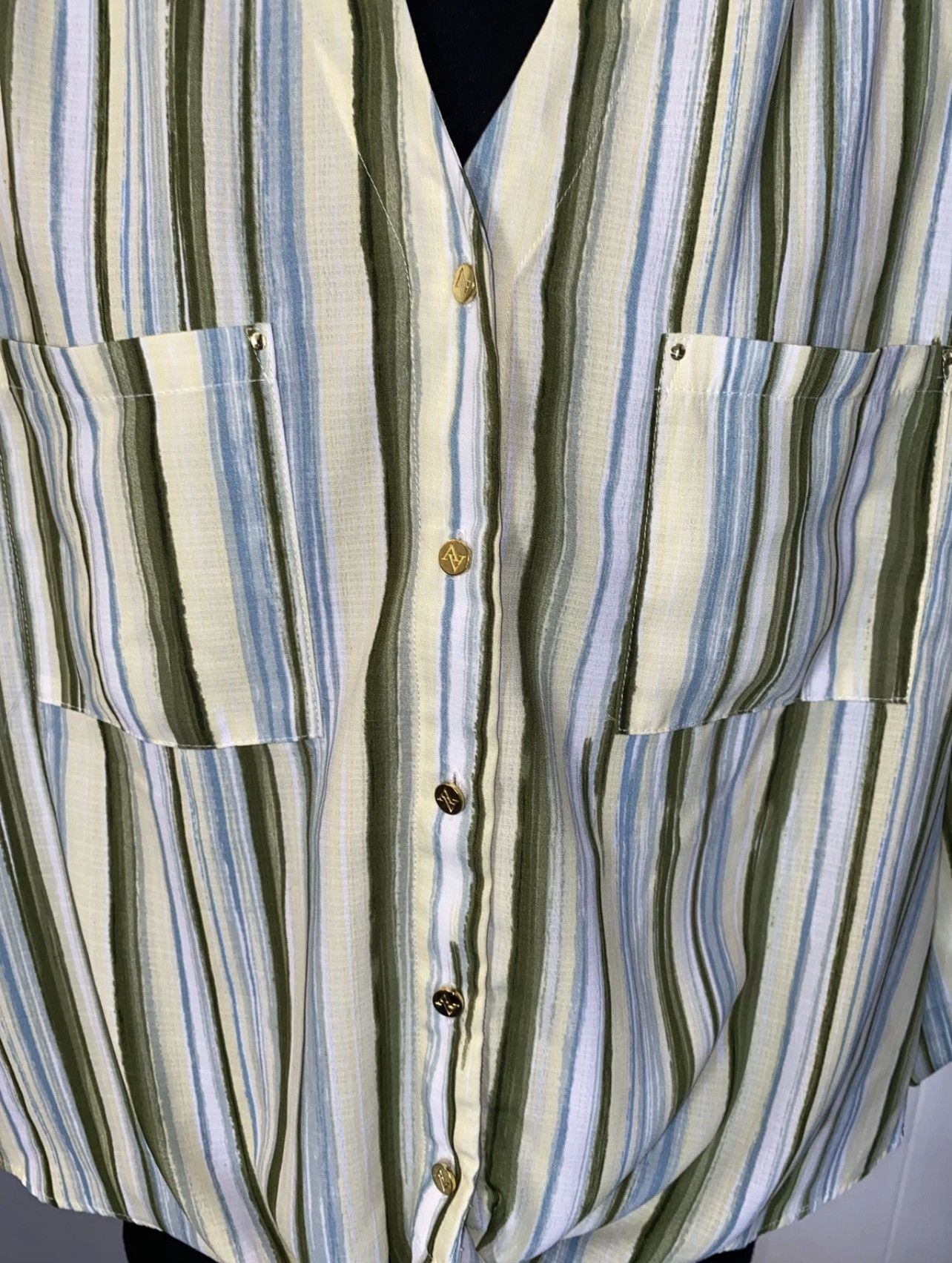 Other NWT Adrienne Vittadini Sleeve Button Front Blouse Sz M Size M / US 6-8 / IT 42-44 - 2 Thumbnail
