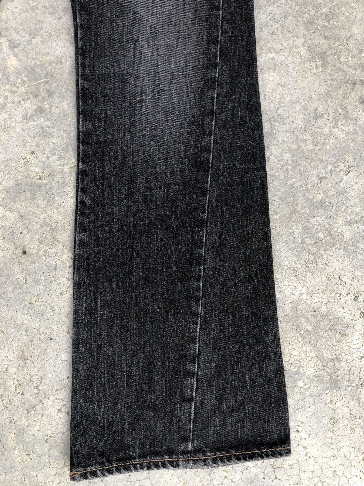 If Six Was Nine Japanese Uniqlo Flared Jeans Distressed Denim Size US 31 - 7 Thumbnail