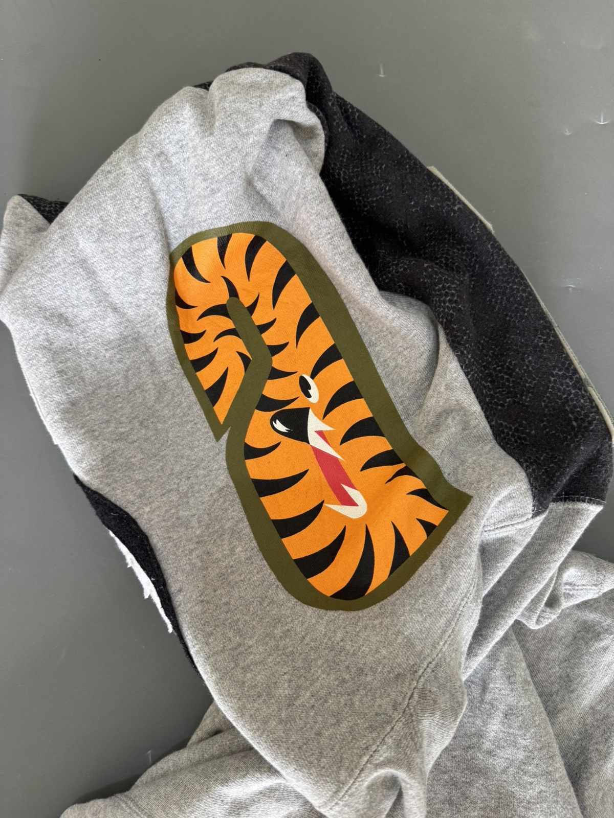 Bape VINTAGE BAPE SHARK WGM GREY ZIP HOODIE Size US XL / EU 56 / 4 - 7 Thumbnail