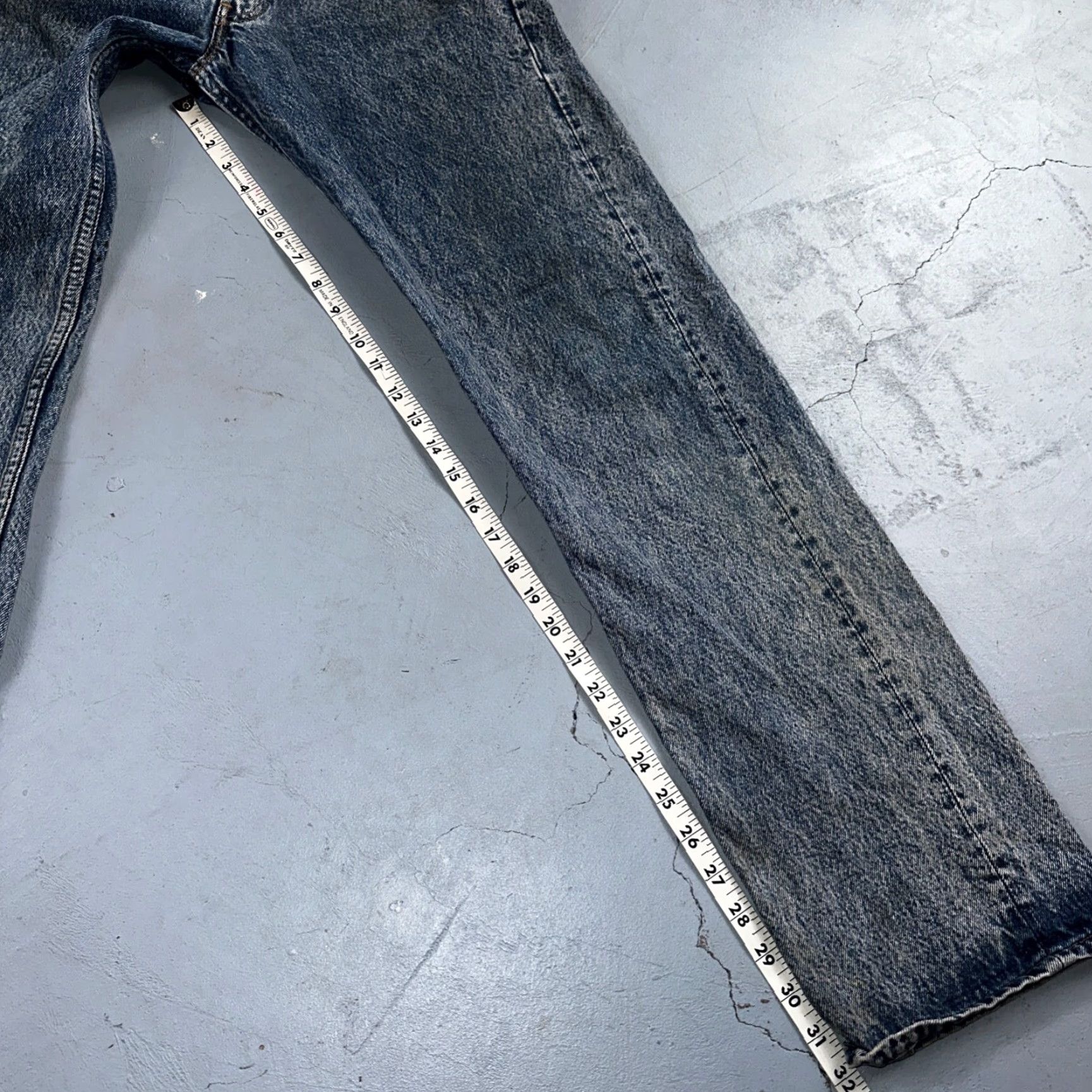 Levi's VINTAGE Levi's 501 90s USA Straight Leg Jeans Blue Med Wash 31x34 29x32 Men Jeans Size US 31 - 5 Thumbnail