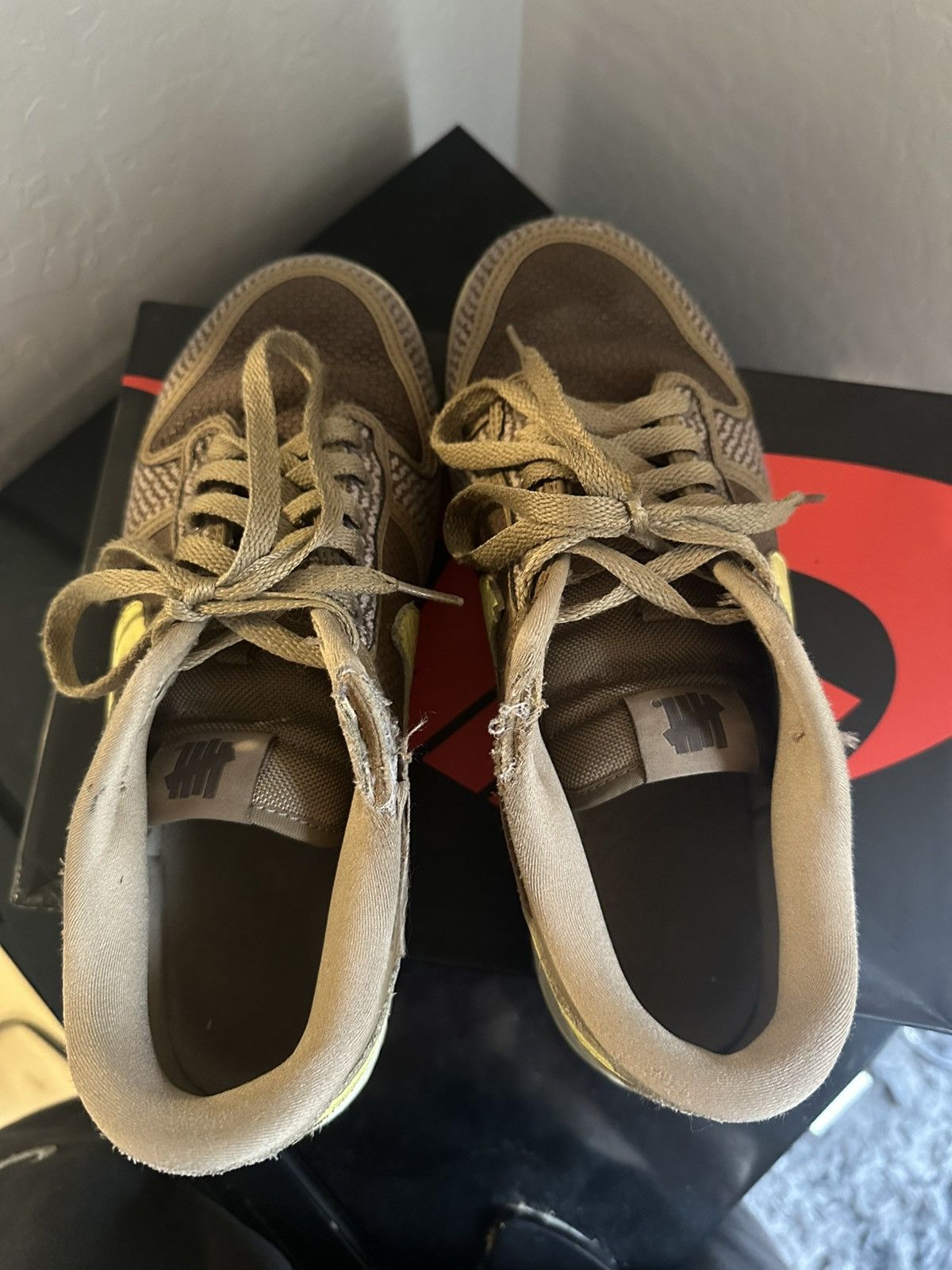 Nike × Undefeated Nike Dunk Low SP Undefeated 'Canteen' Size US 9 / EU 42 - 6 Thumbnail