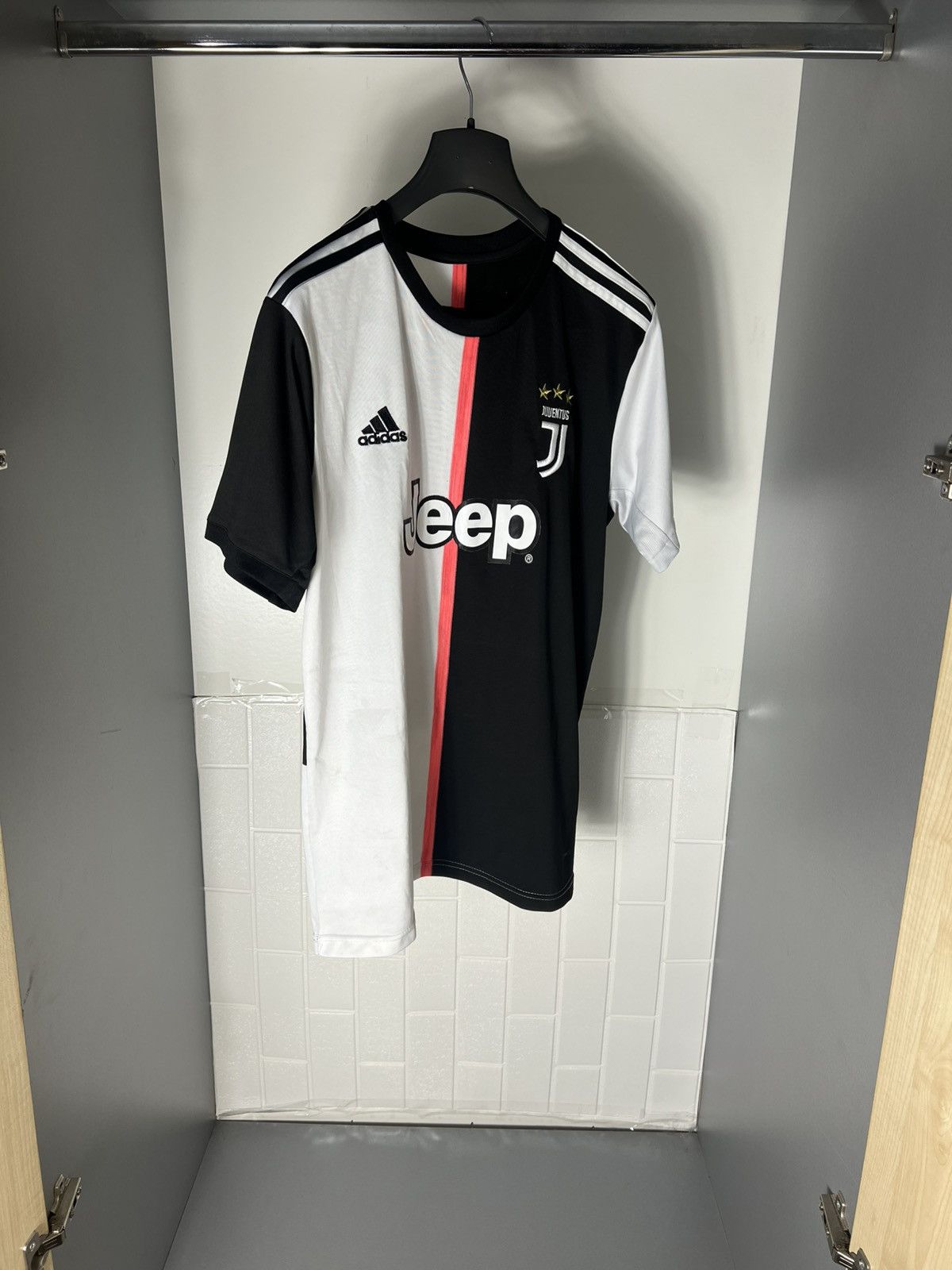 Vintage VERY RARE ADIDAS FC JUVENTUS ITALY SOCCER JERSEY Y2K 90s Size US M / EU 48-50 / 2 - 4 Thumbnail