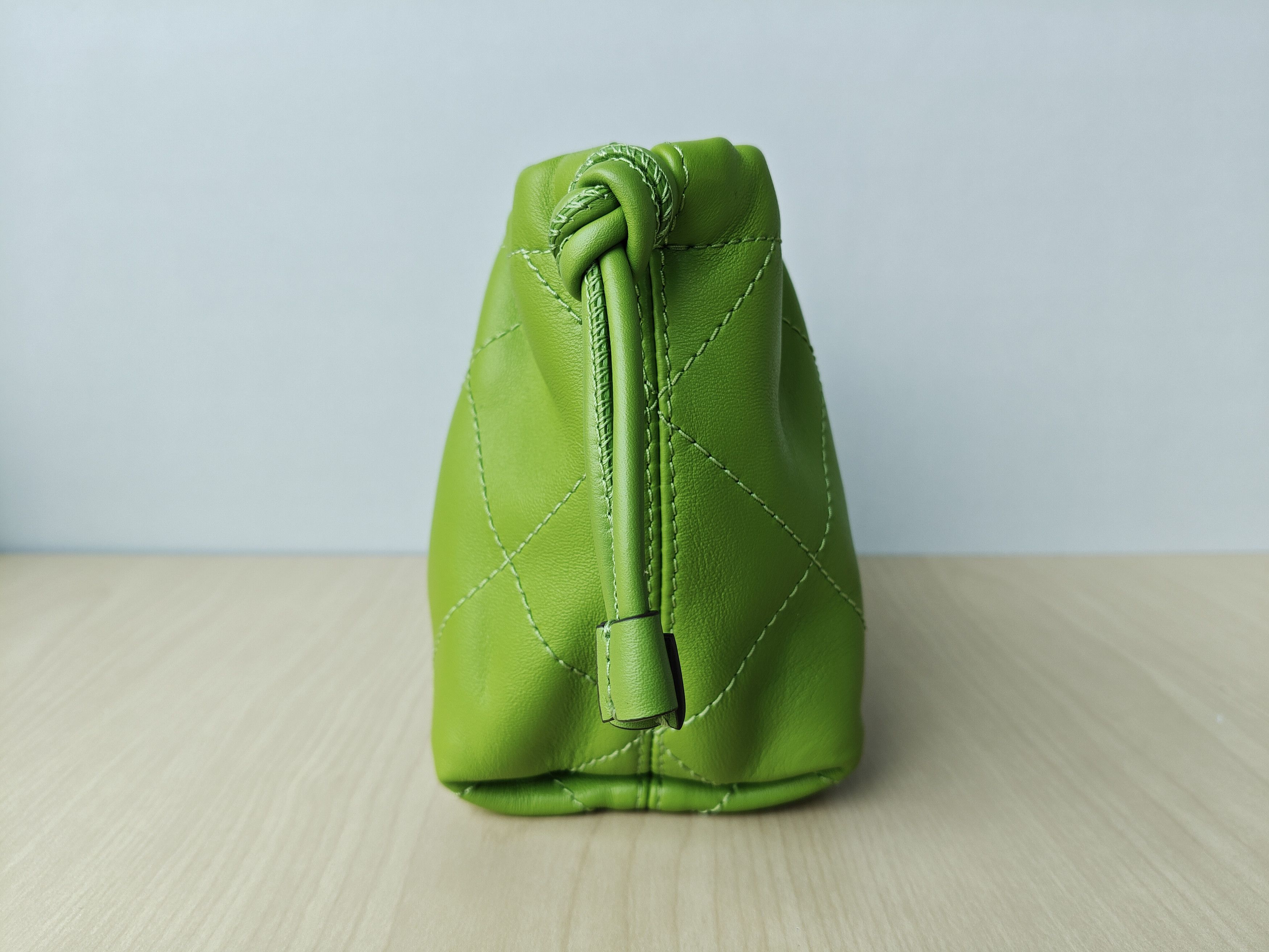 Tory Burch Willa Quilted Drawstring bag Free Shipping VATP/7157 Size ONE SIZE - 3 Thumbnail
