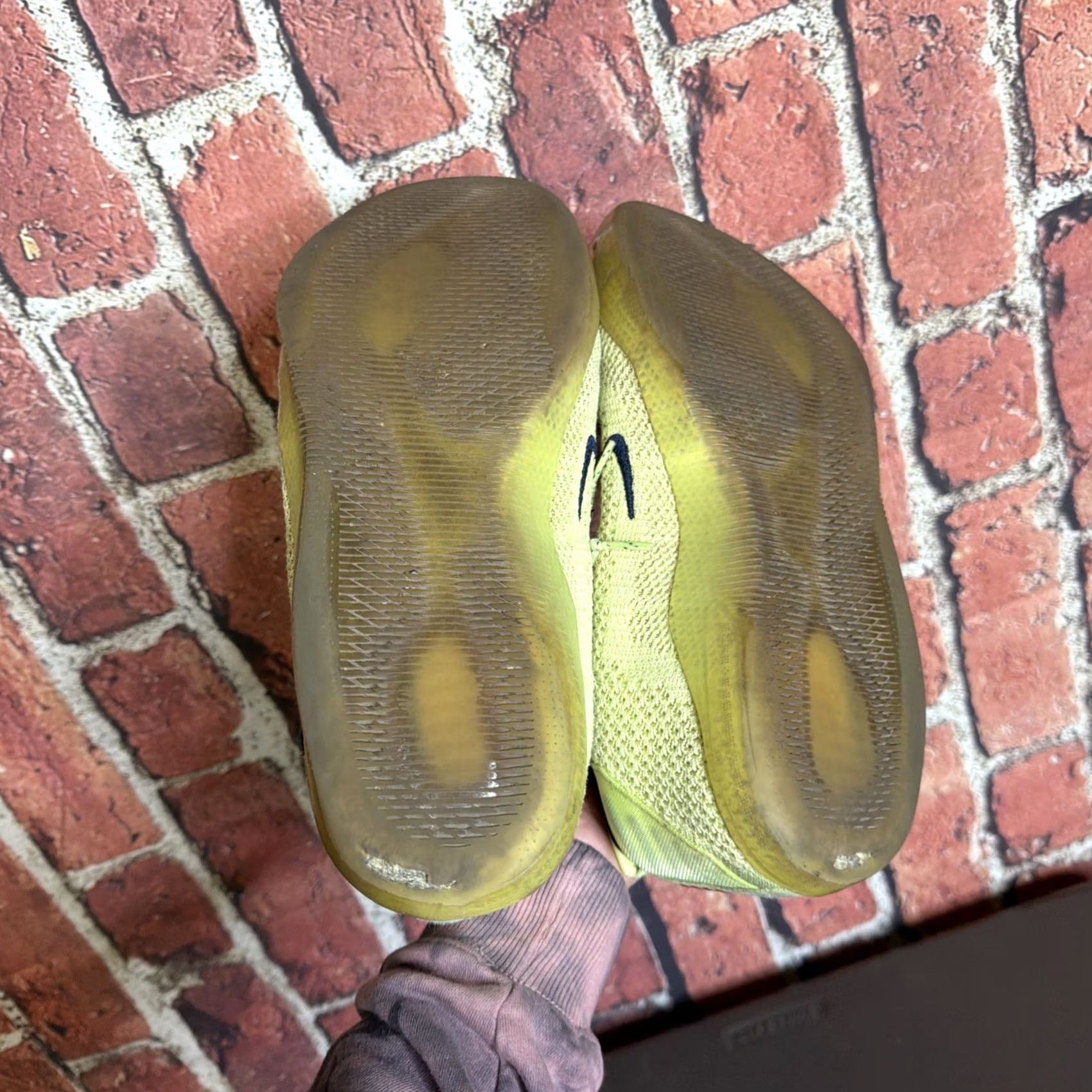 Nike Nike Kobe 11 Elite Low Ghost of Christmas Past Sneaker Men 10.5 Green 2016 Nike Kobe 11 Shoe" Size US 11 / EU 44 - 5 Thumbnail