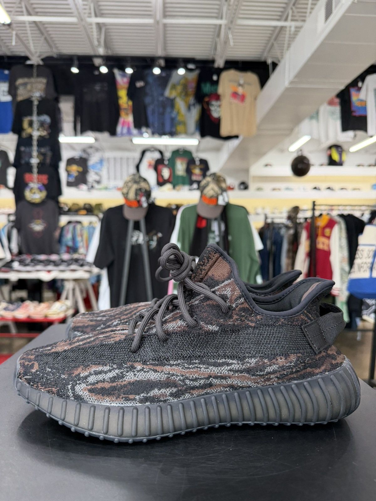 Adidas Yeezy Boost 350 V2 MX Rock Size 9 (2024) Size US 9 / EU 42 - 7 Thumbnail