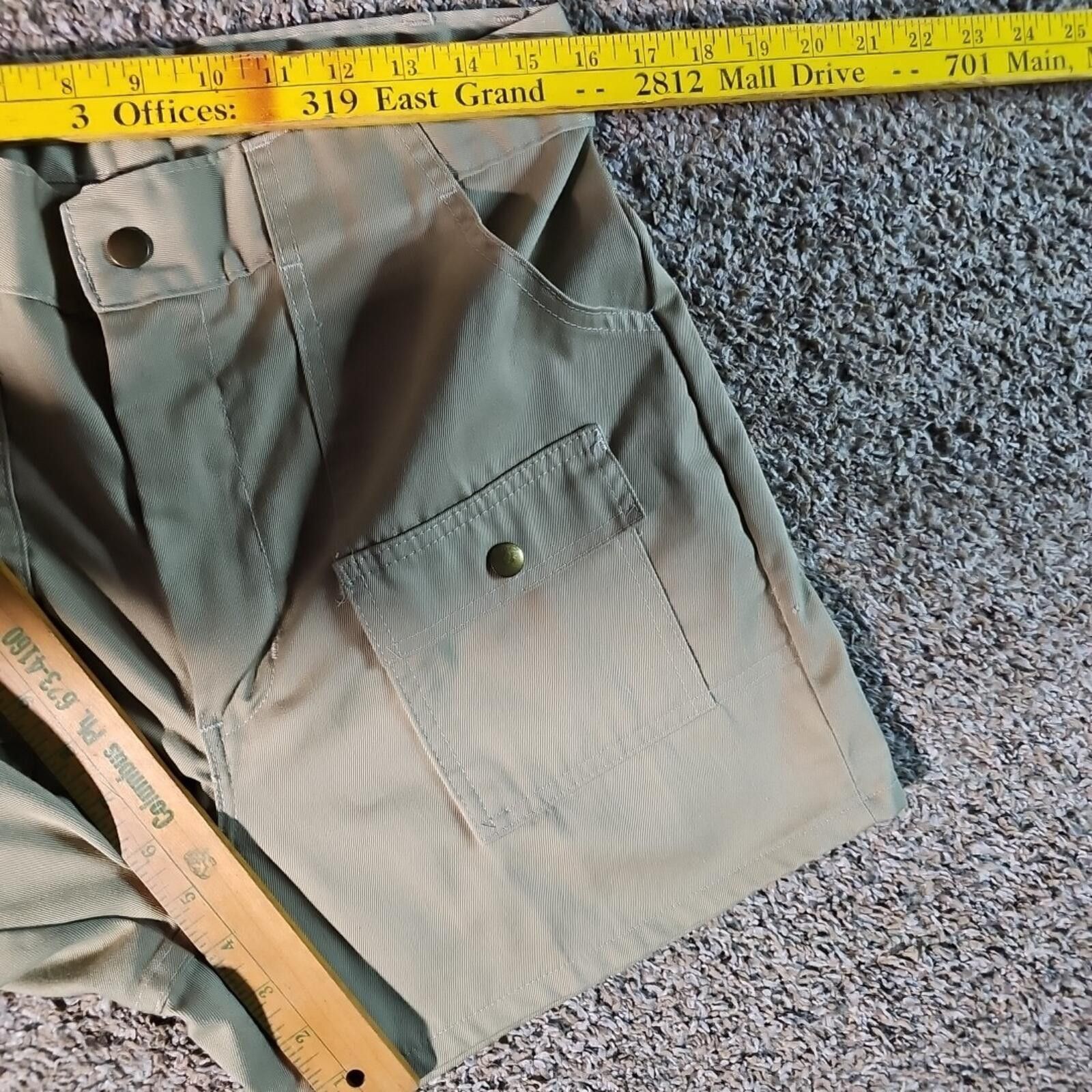 St. Johns Bay Womens Cargo Shorts St Johns Bay SEE MEASUREMENTS Size 32" / US 10 / IT 46 - 4 Thumbnail