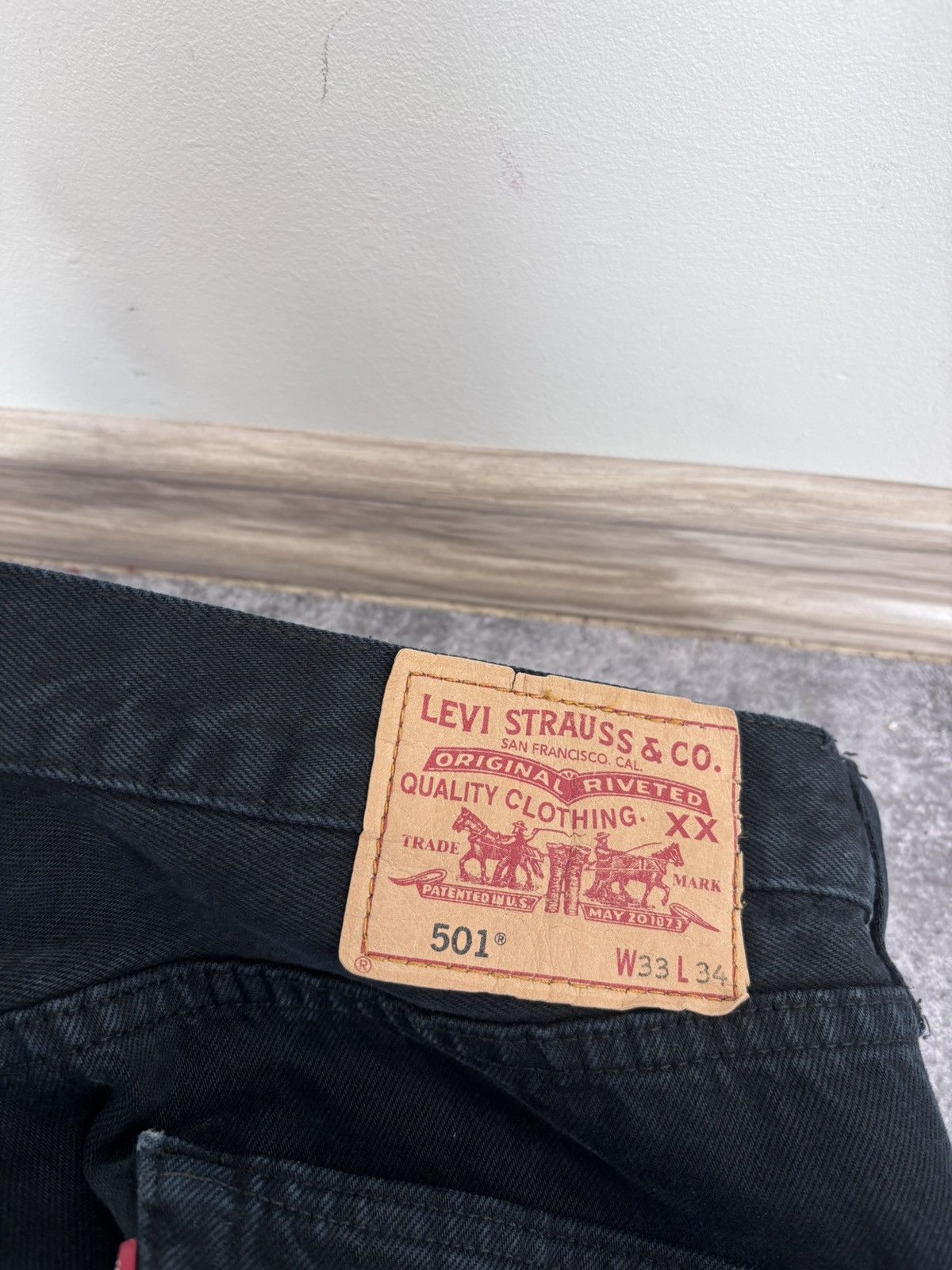 Levi's Vintage Levi’s 501 Men’s Black Denim Jeans USA Straight Size US 33 - 8 Thumbnail