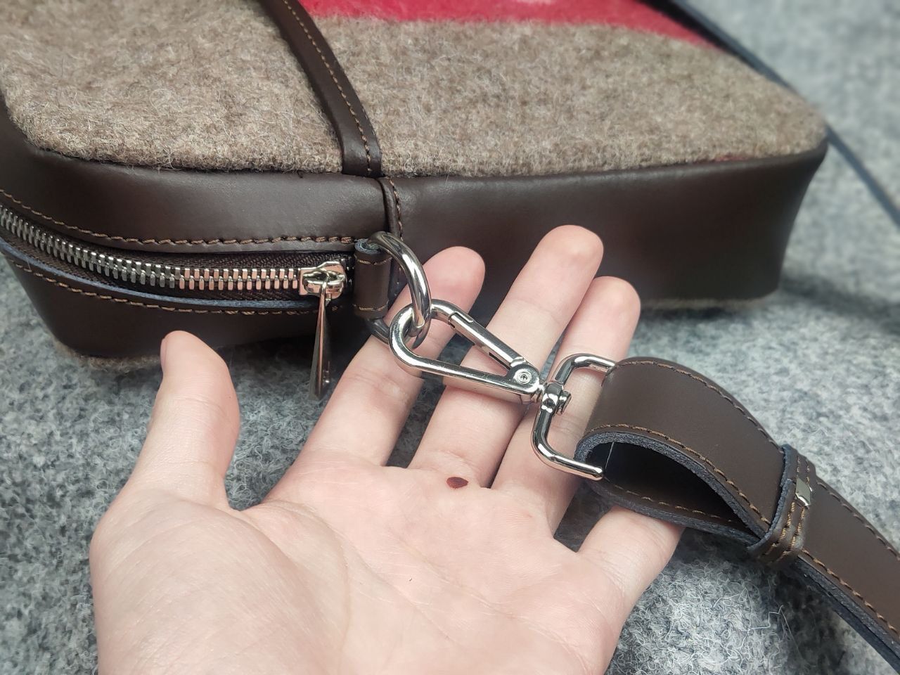Vintage Eskimo woolen leather bag Swiss vintage Military Messenger Size ONE SIZE - 11 Thumbnail