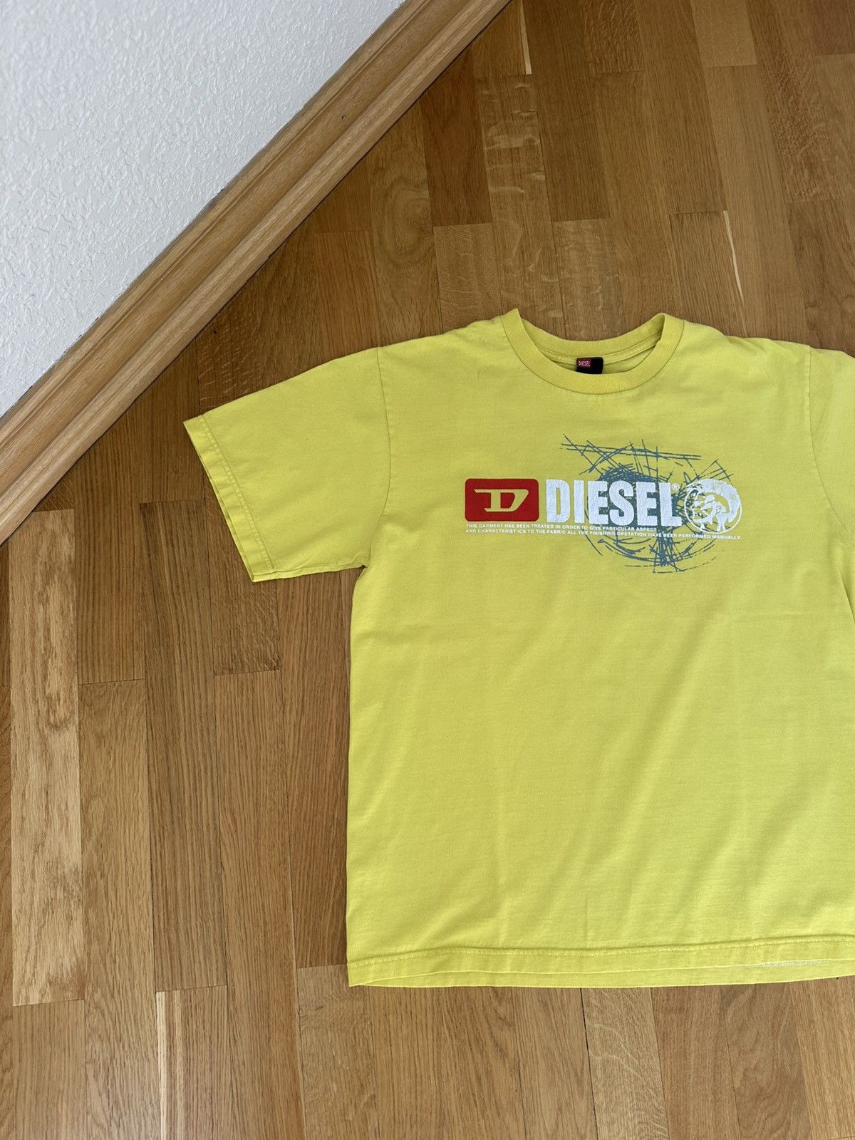 Diesel Vintage Mens Diesel Yellow T-shirt Big Logo Centre Fit Size US XL / EU 56 / 4 - 3 Thumbnail