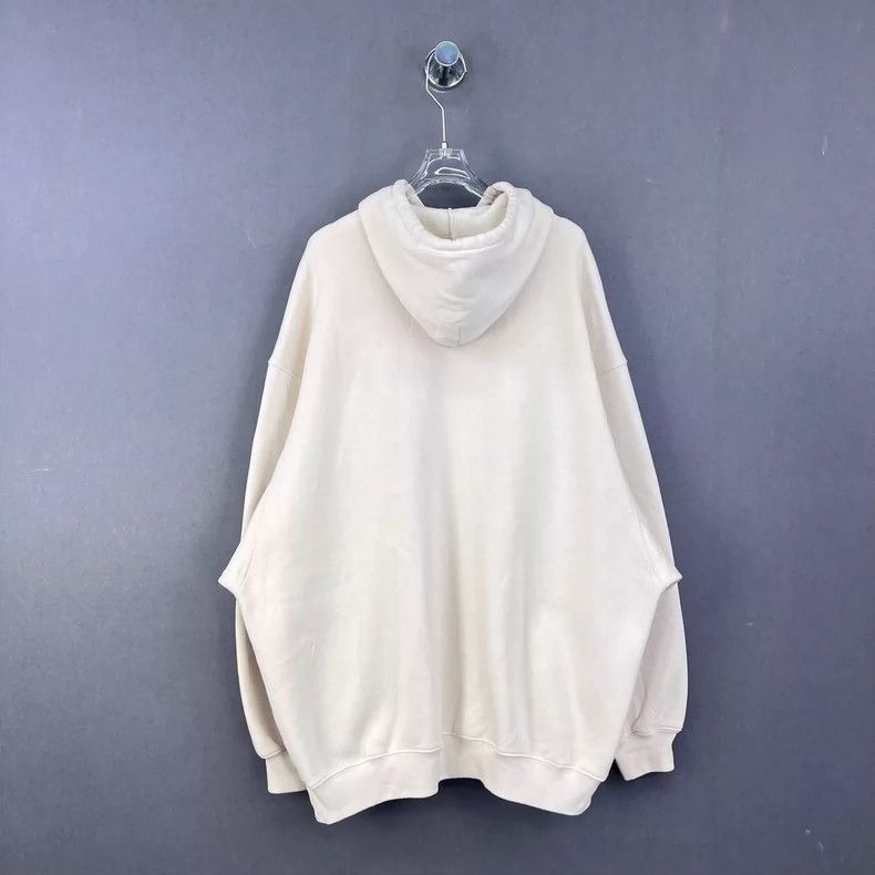 Balenciaga Balenciaga Off-white embroidered LOGO hooded sweater Size US M / EU 48-50 / 2 - 2 Thumbnail