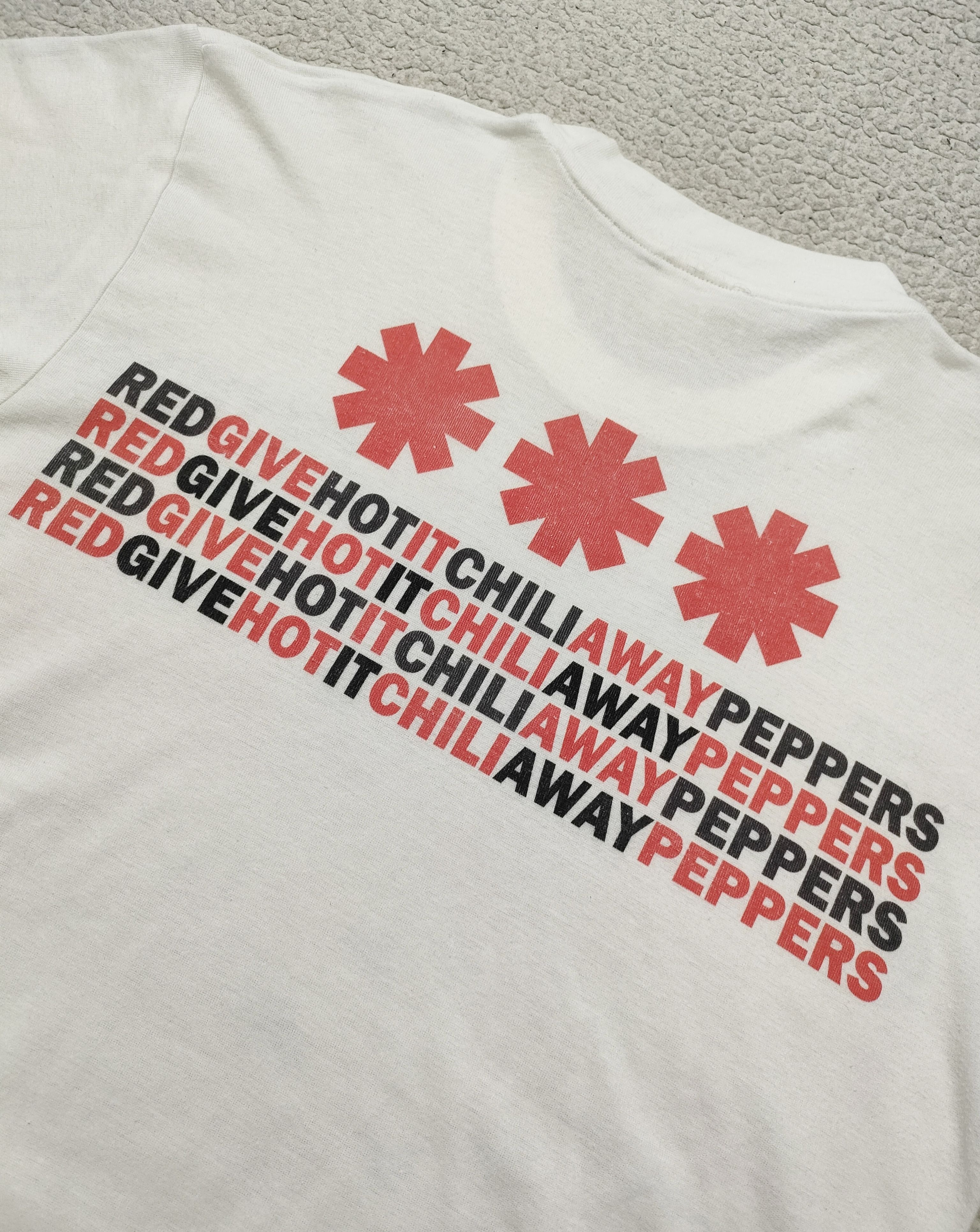 Band Tees 90s RED HOT CHILI PEPPERS 'GIVE IT AWAY' Vintage Band Tee Size US L / EU 52-54 / 3 - 10 Thumbnail
