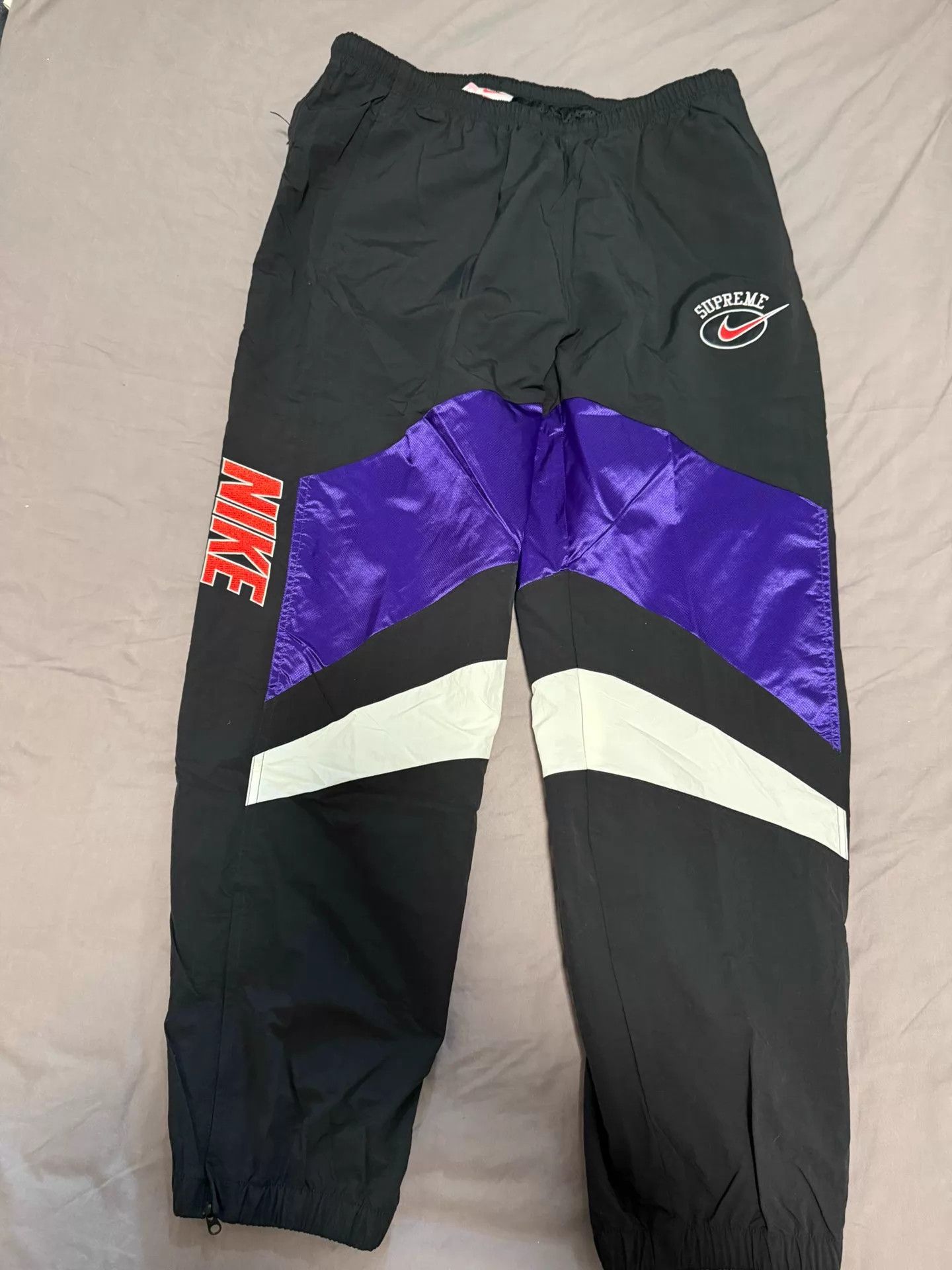 Supreme Supreme x Nike vintage track pant purple M new without tags Size US 32 / EU 48 - 1 Thumbnail