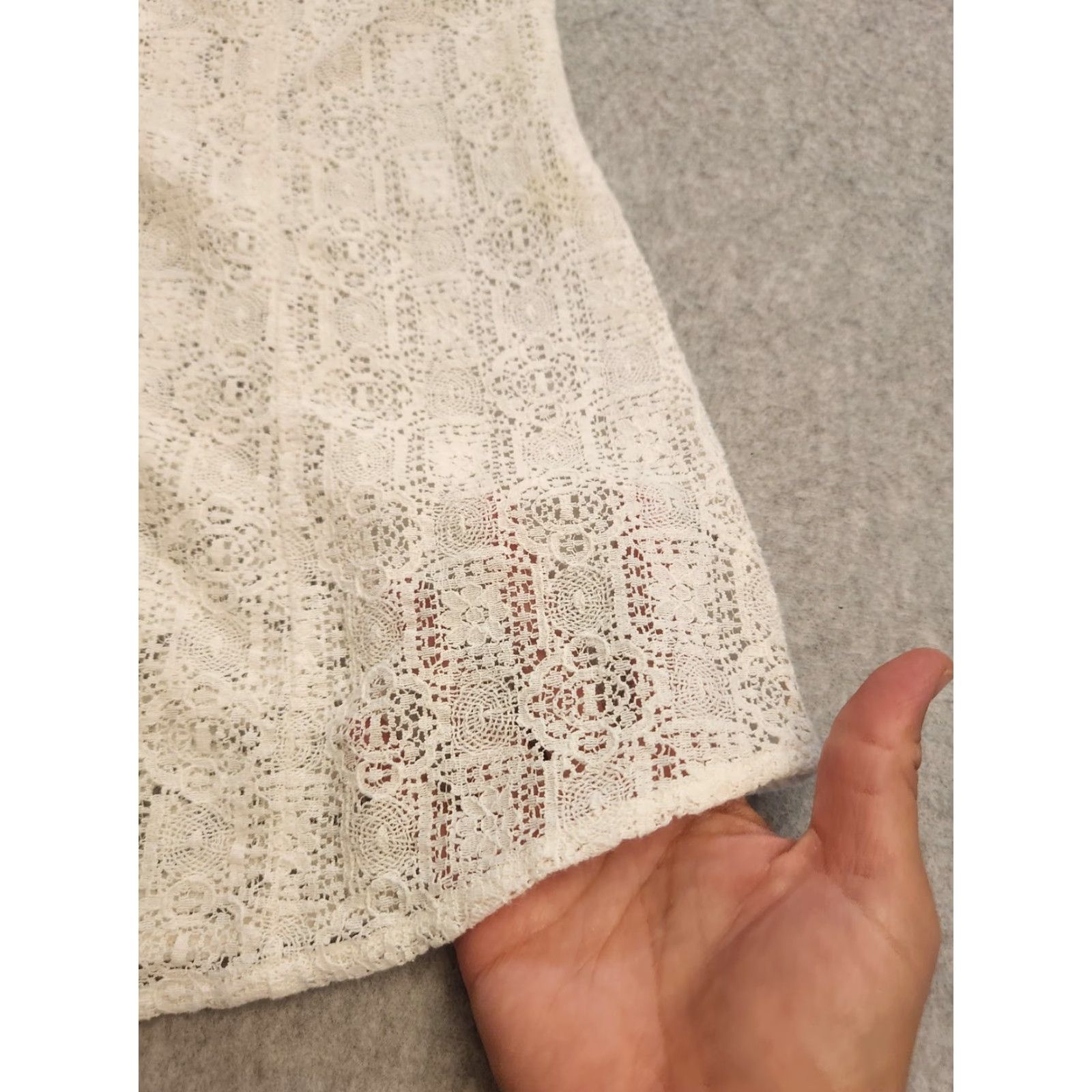 Vintage CAbi Shirt Womens Small Ivory Lace Sleeveless Button Front Collared Sheer Blouse Size S / US 4 / IT 40 - 3 Thumbnail