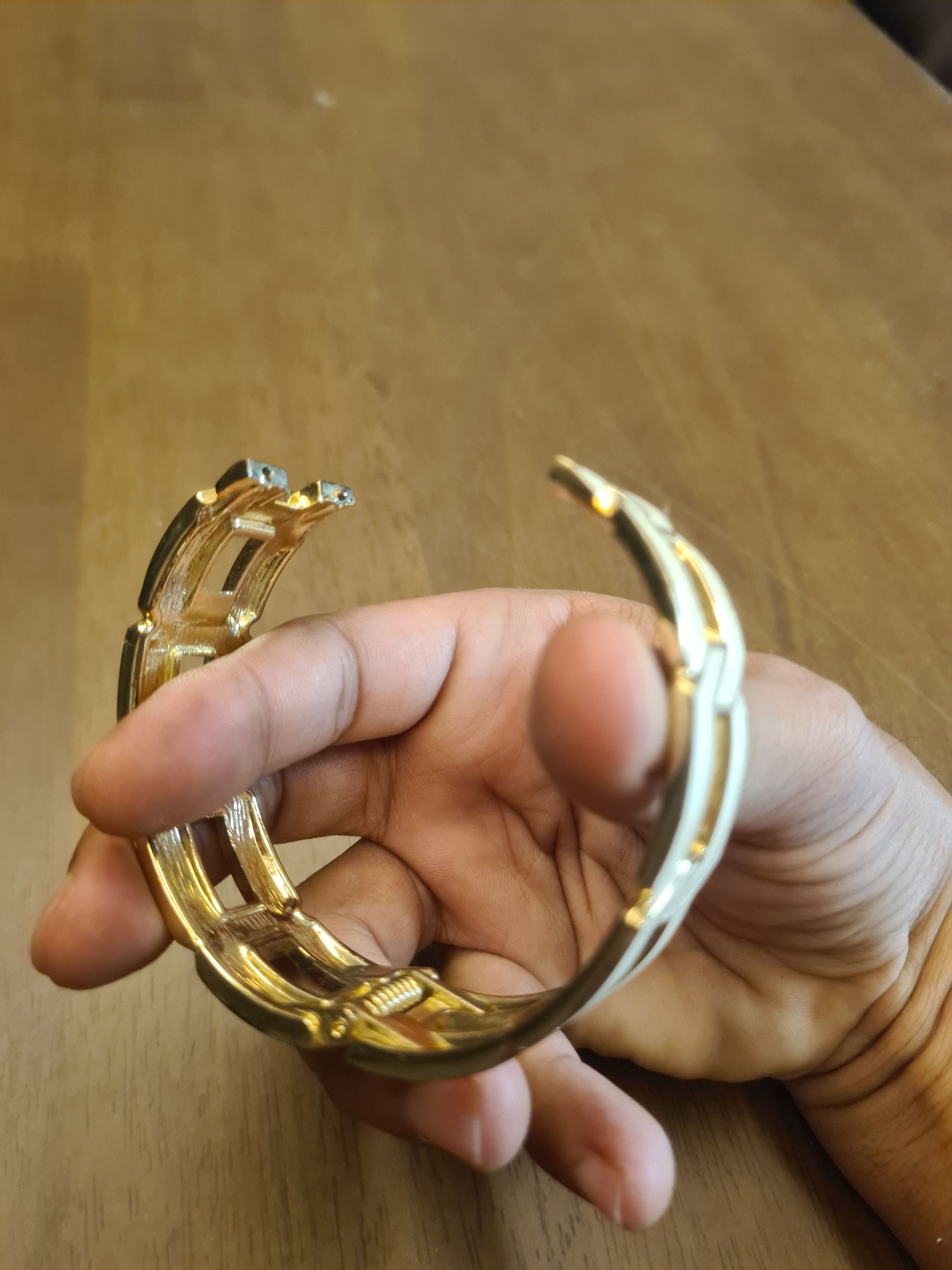 Armani Exchange Armani exchange white enamel gold hinge bracelet Size ONE SIZE - 4 Thumbnail