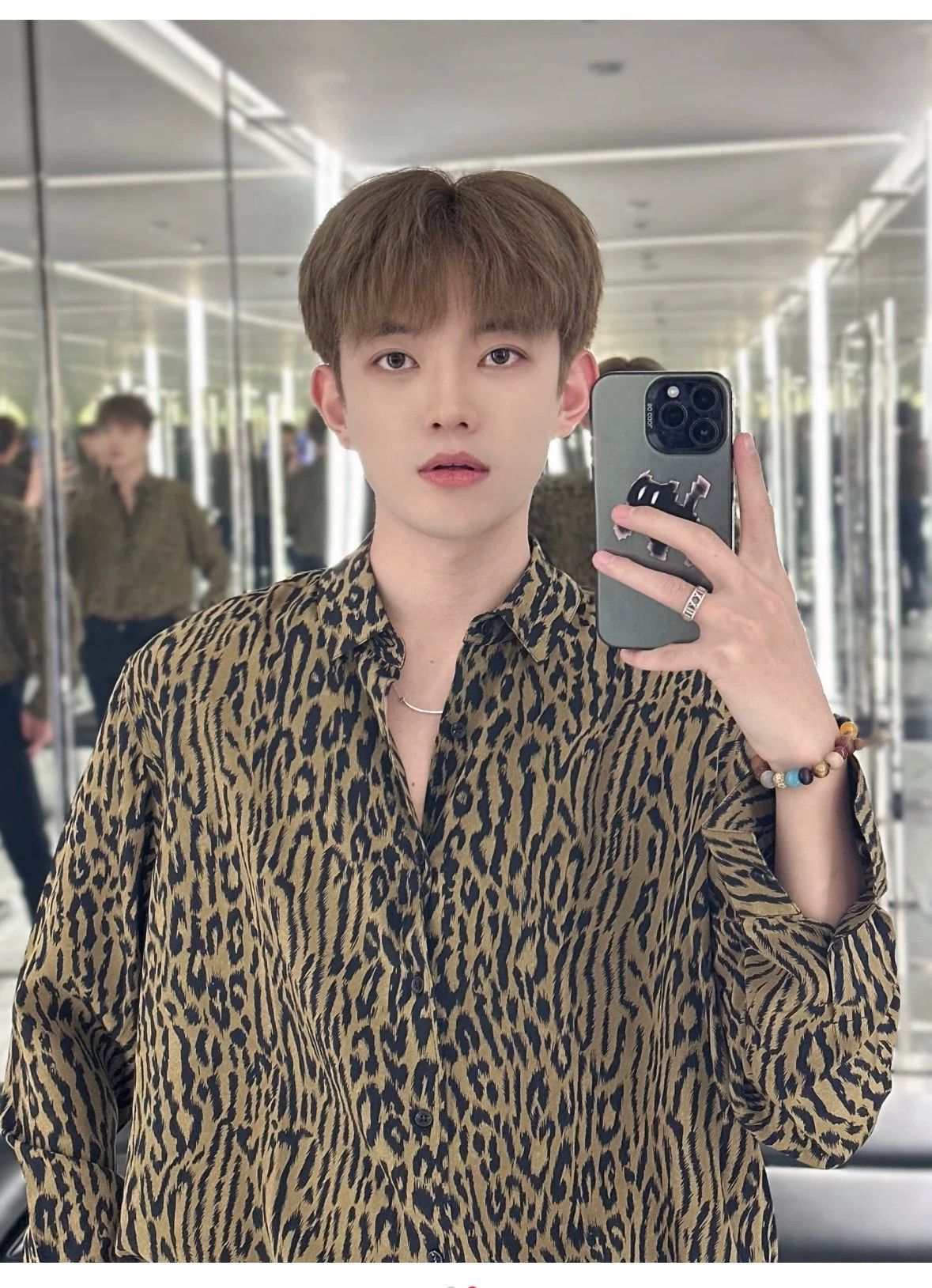 Saint Laurent Paris SLP 21SS Leopard Print Silk Shirt Size 40 M Unisex Size US M / EU 48-50 / 2 - 6 Thumbnail