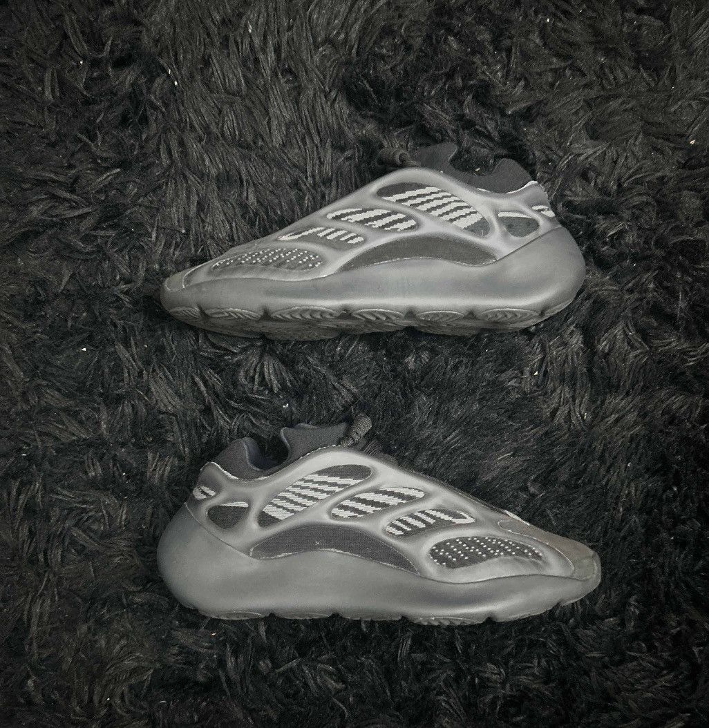 Adidas Yeezy 700 V3 Alvah - Main Image