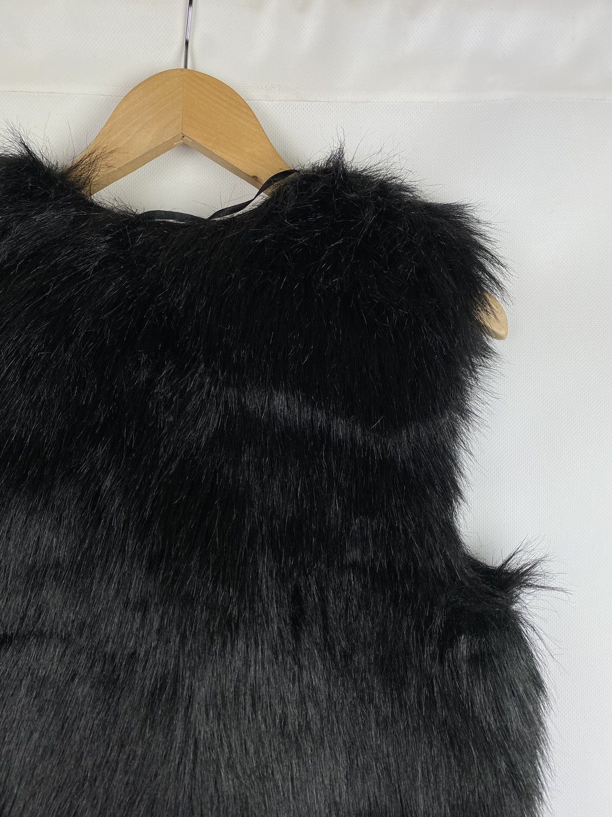 H&M × Jimmy Choo Jimmy Choo for H&M ladies faux fur vest gilet size US 8 Size M / US 6-8 / IT 42-44 - 16 Thumbnail