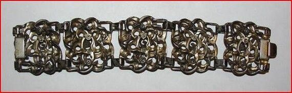 Designer Victorian Pot Metal Floral Necklace and Bracelet Set Size ONE SIZE - 5 Thumbnail