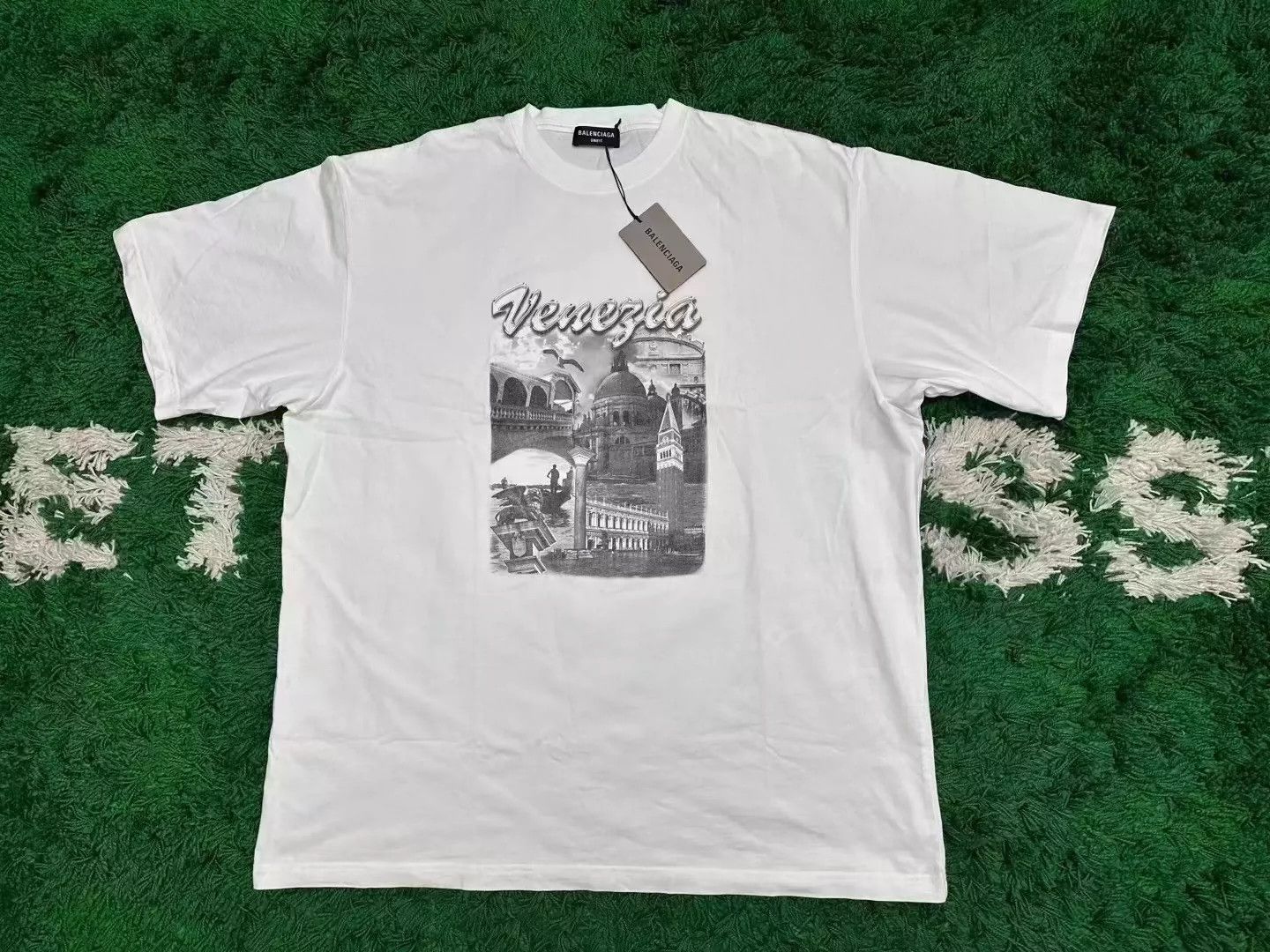 Balenciaga Balenciaga Architecture Letter White Printed Short Sleeve Size US L / EU 52-54 / 3 - 1 Thumbnail
