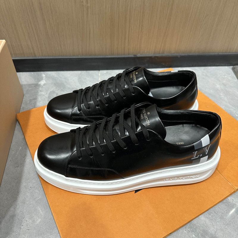 Louis Vuitton Louis Vuitton Black Low-Top Fashion Sneakers for Men 0079 Size US 9.5 / EU 42-43 - 1 Thumbnail